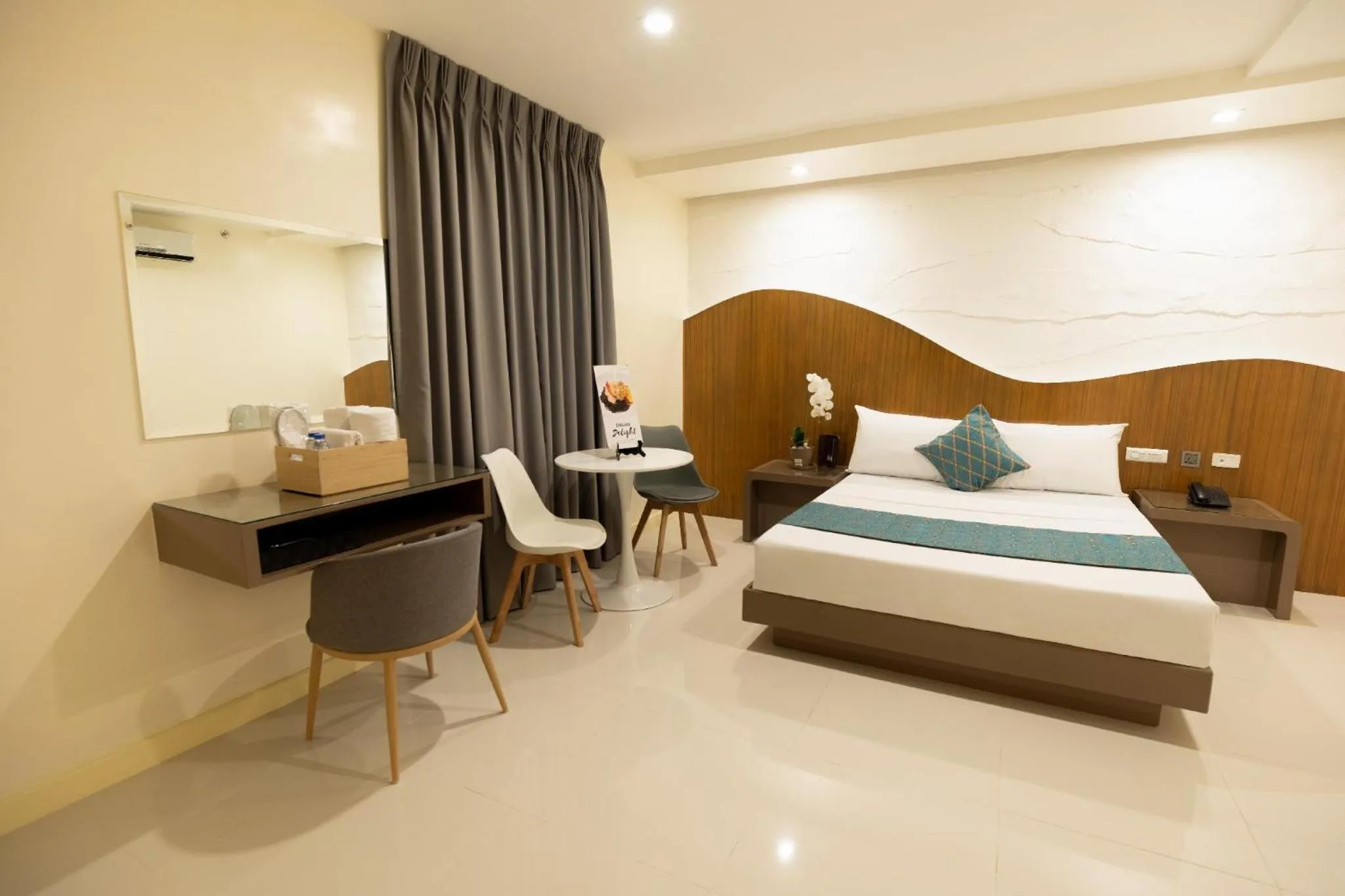 Photo of the whole room, Bed in Hotel Dreamworld East Ortigas