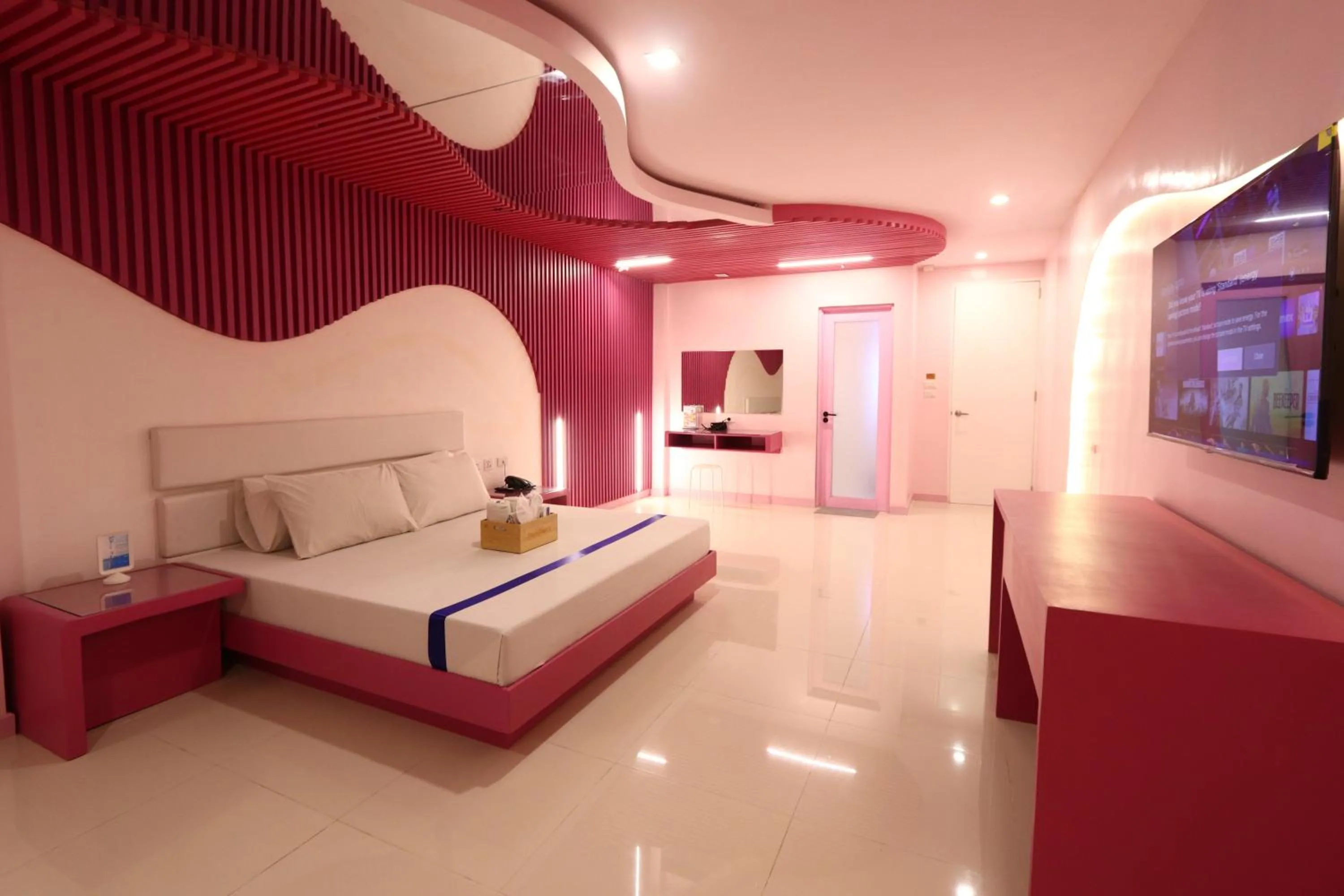 Bedroom, Bed in Hotel Dreamworld East Ortigas