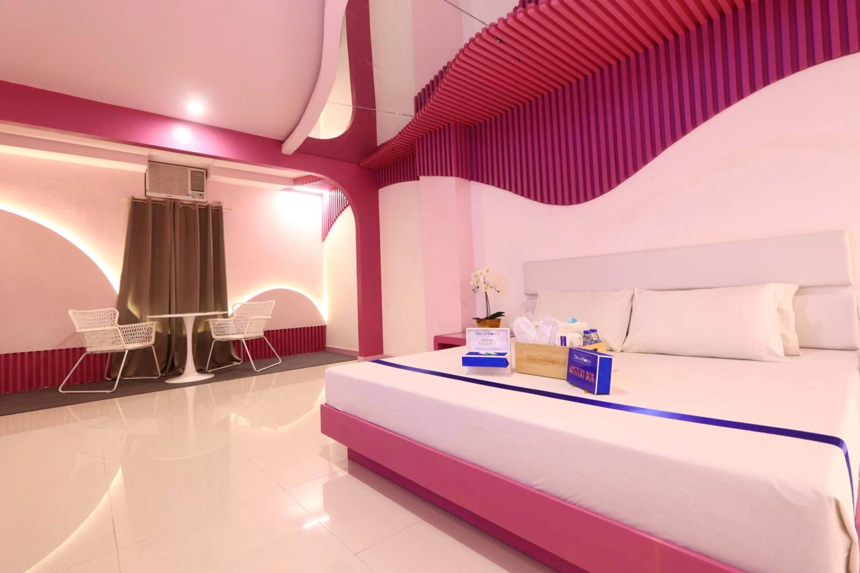 Bedroom, Bed in Hotel Dreamworld East Ortigas