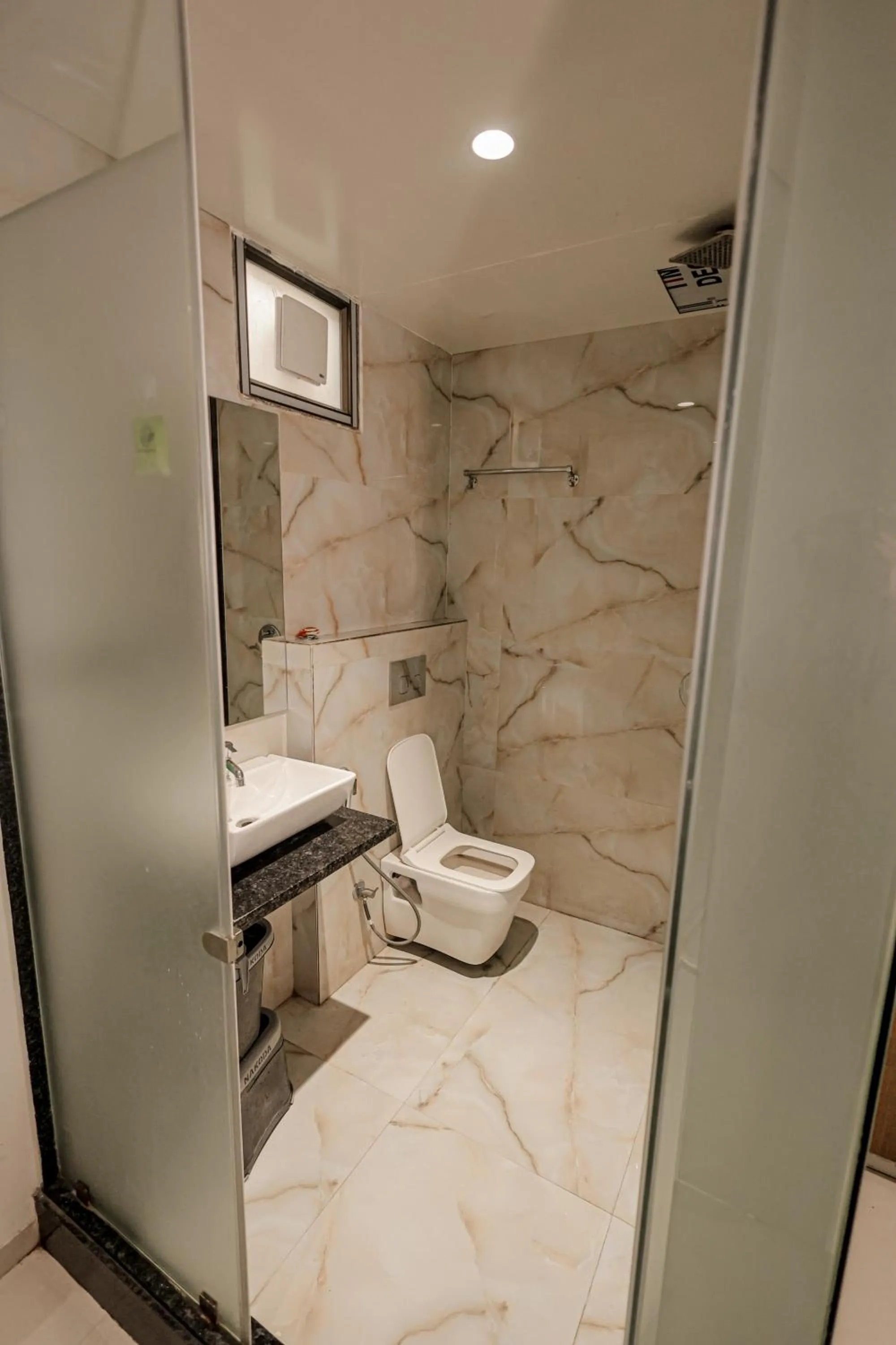 Bathroom in Hotel Gold Palace Inn