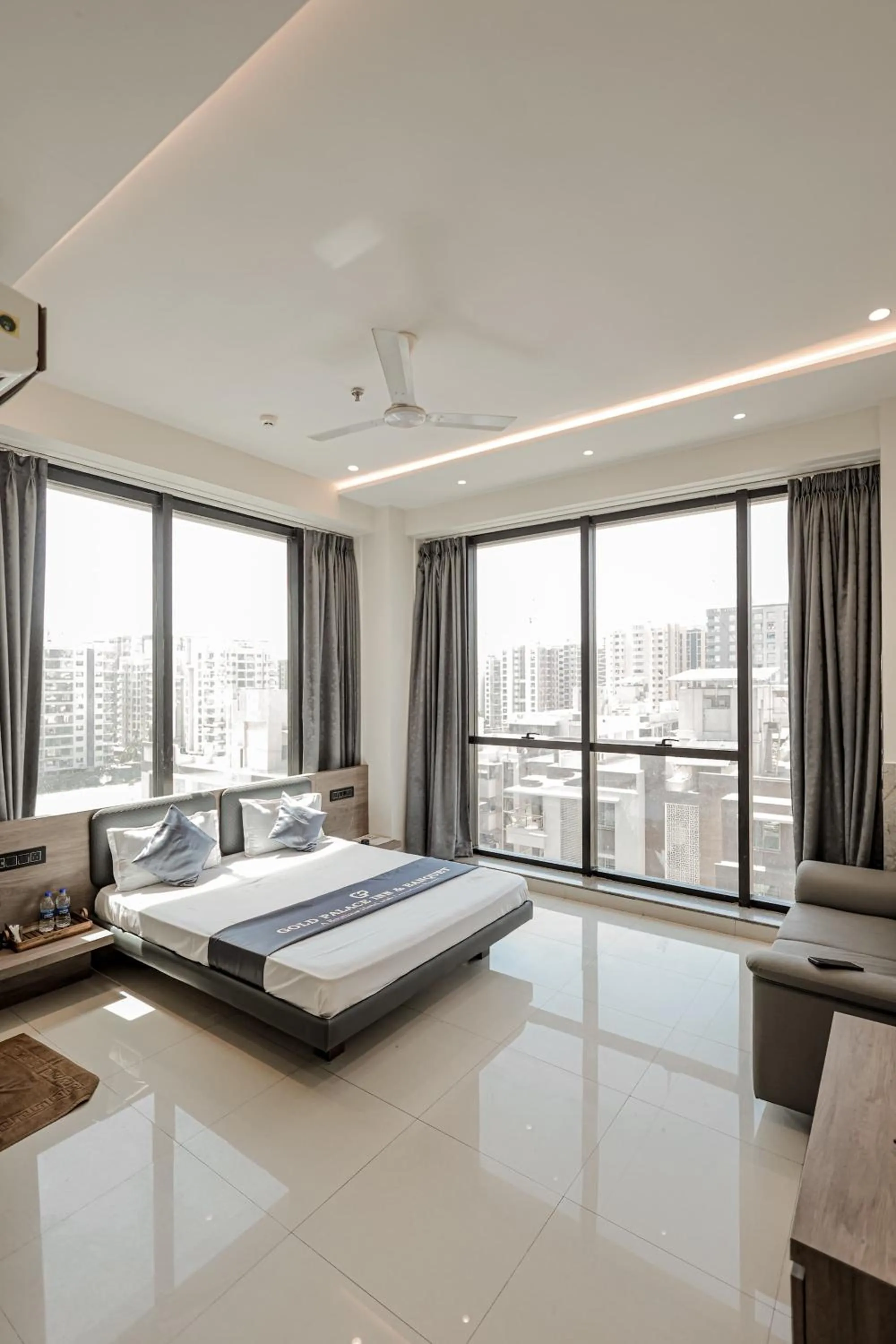 Bed in Hotel Gold Palace Inn