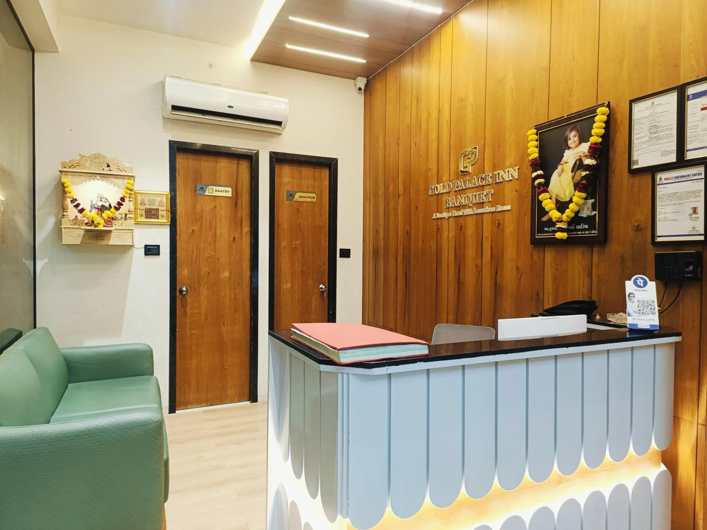 Lobby or reception in Hotel Gold Palace Inn