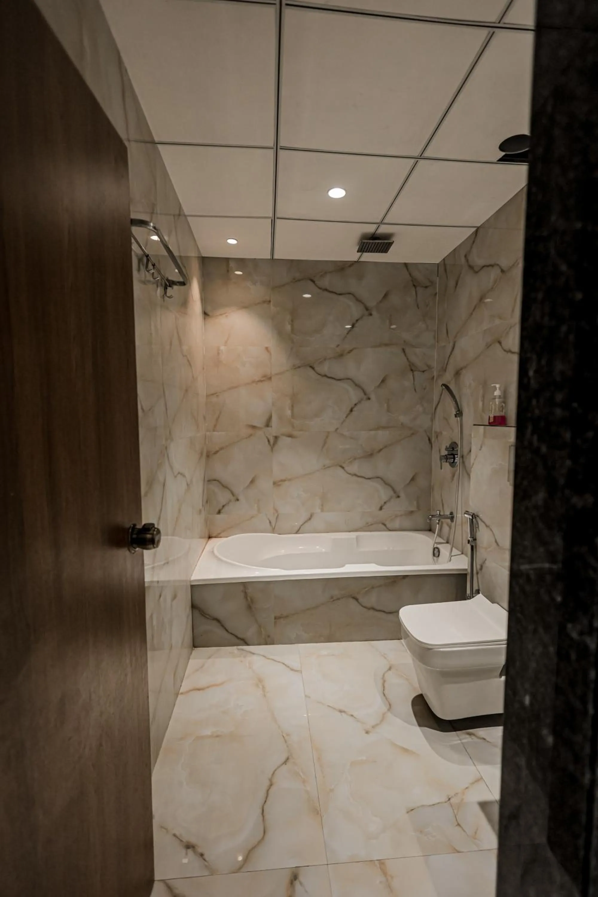 Bathroom in Hotel Gold Palace Inn