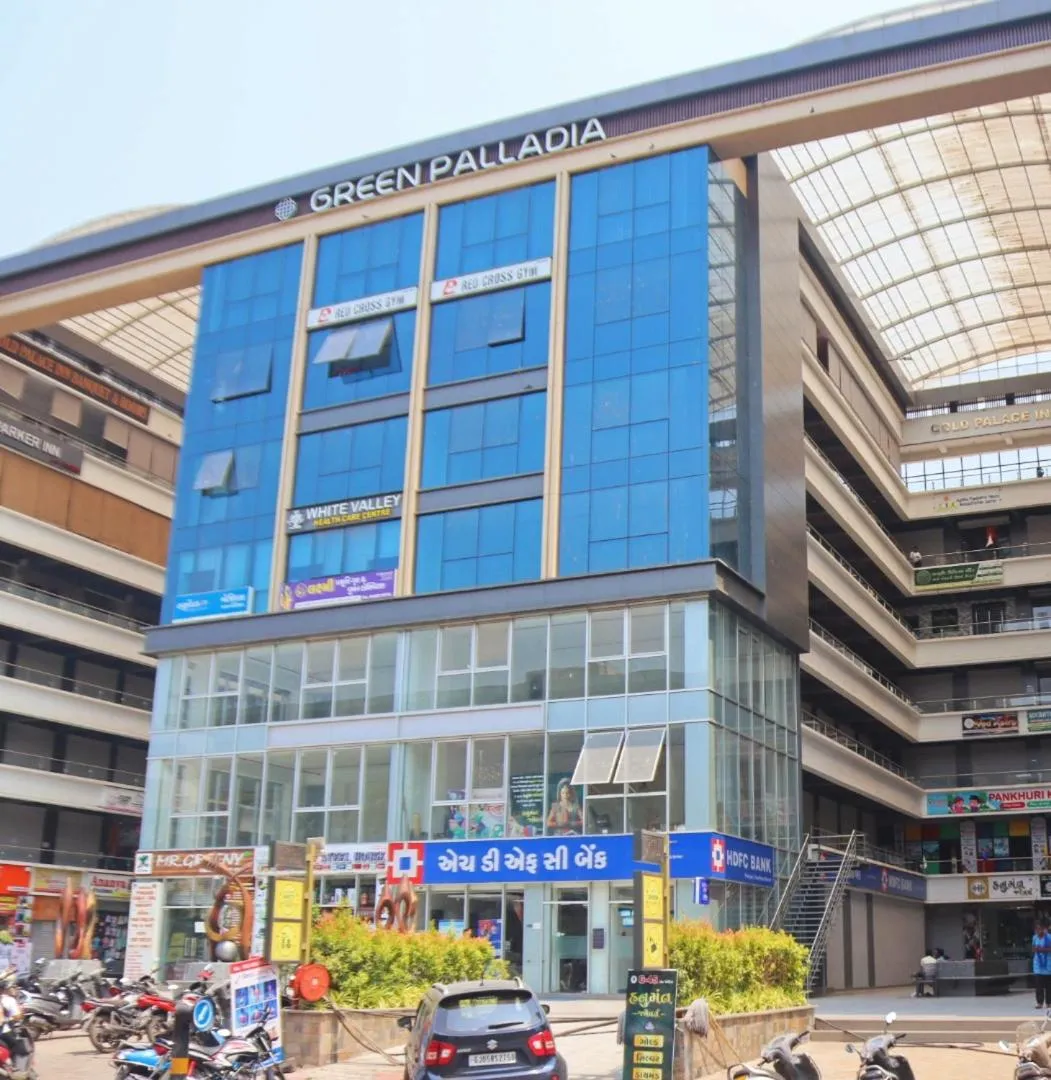 Property building in Hotel Gold Palace Inn