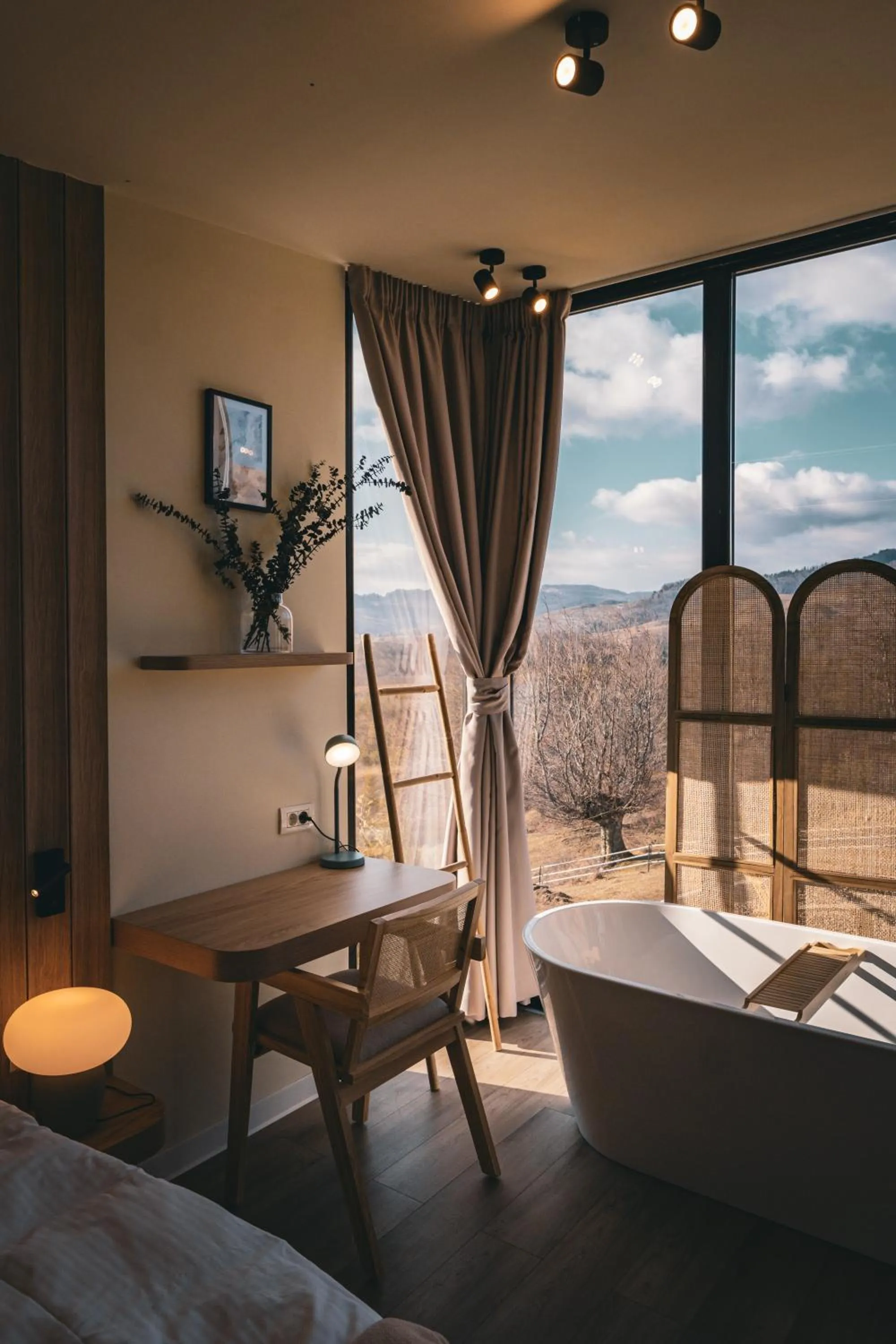 Bedroom, Bed in Moon Valley Comarnic