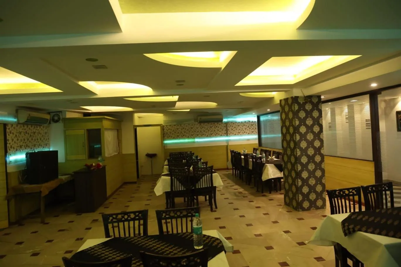 Restaurant/places to eat in Hotel Panna Paradise