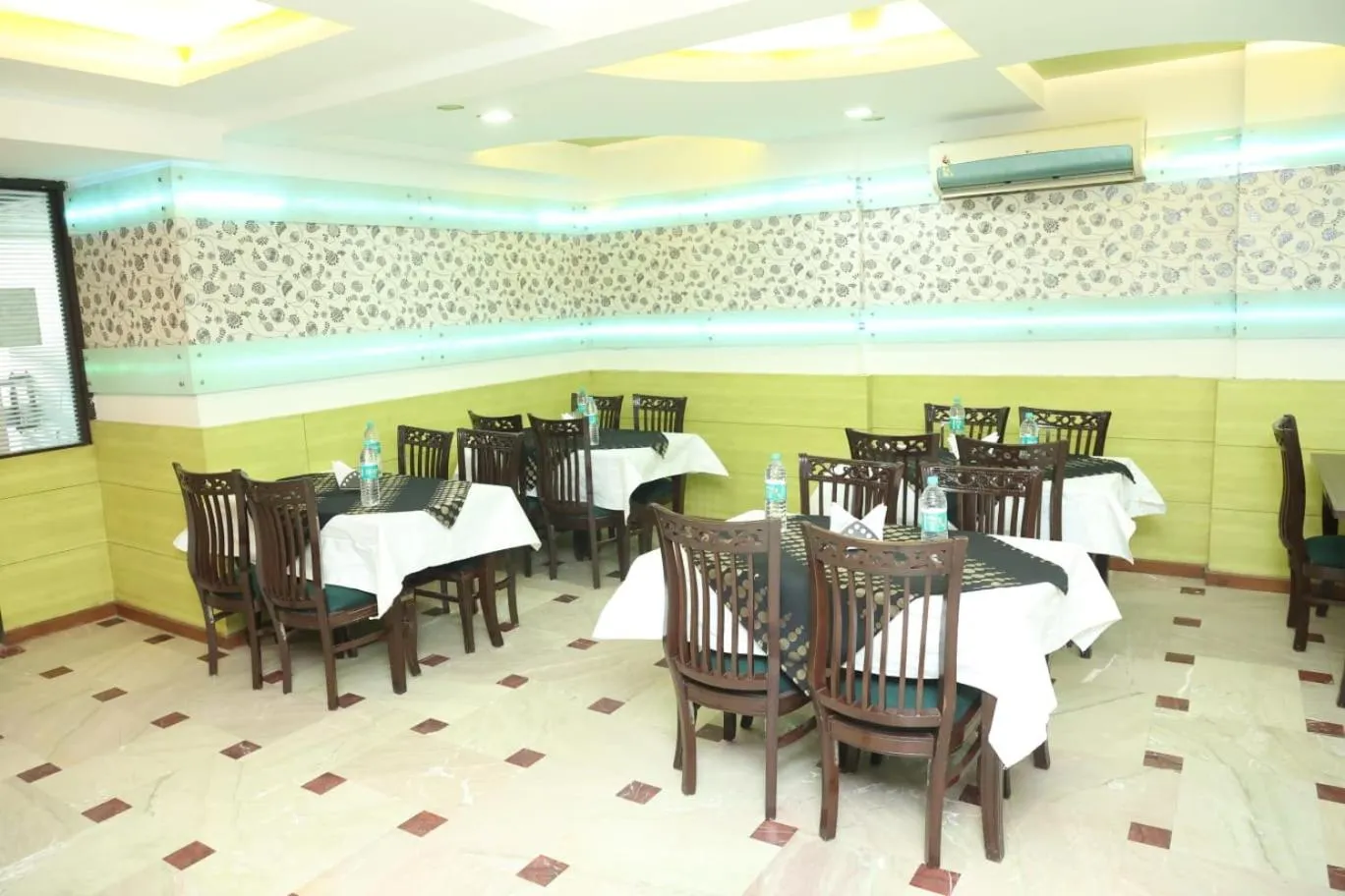 Restaurant/places to eat in Hotel Panna Paradise
