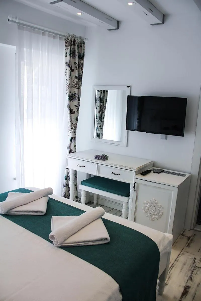 Bed in Bozcaada Fresh Otel