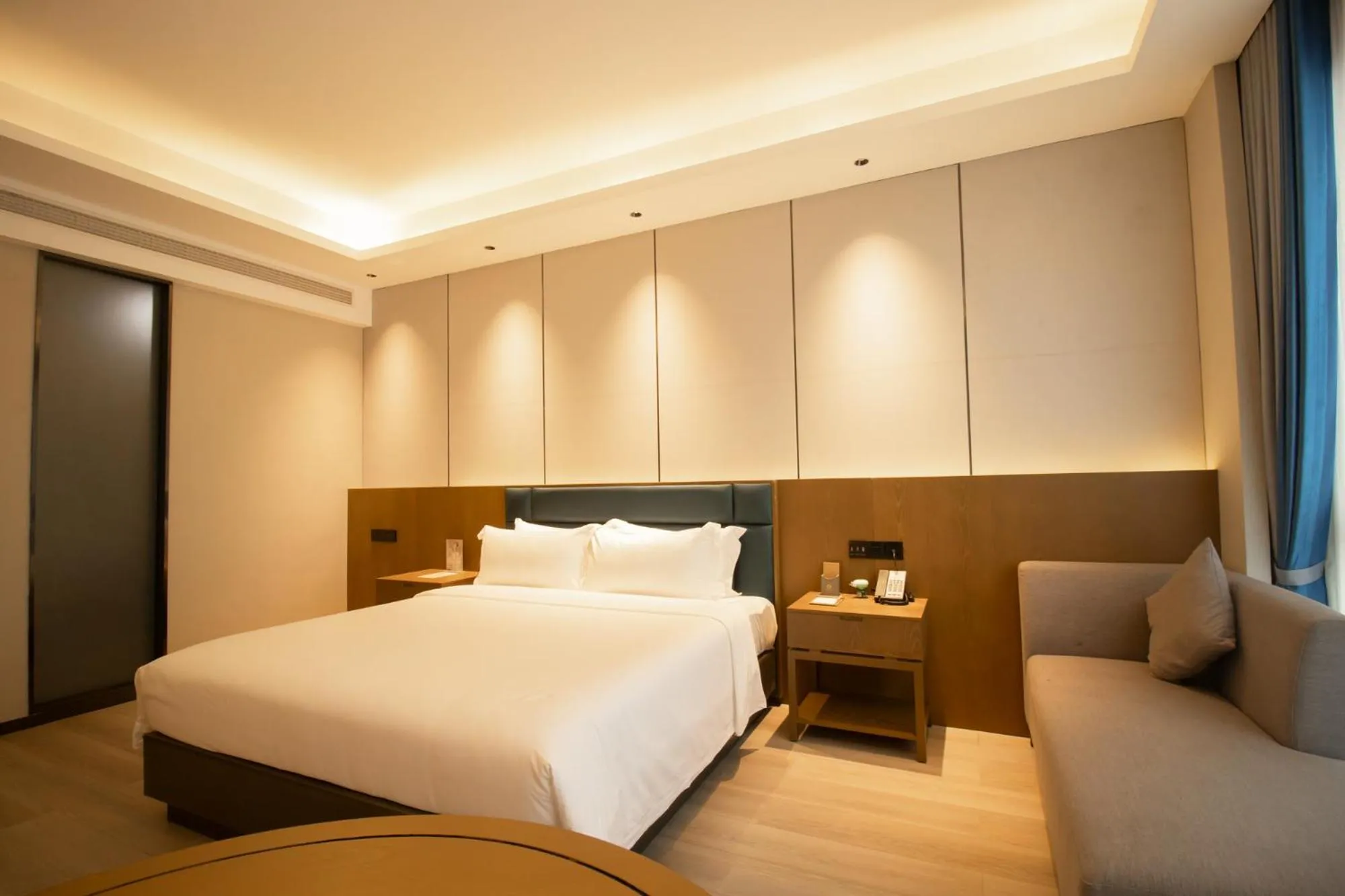 Bedroom, Bed in DongHu Resort Hotel