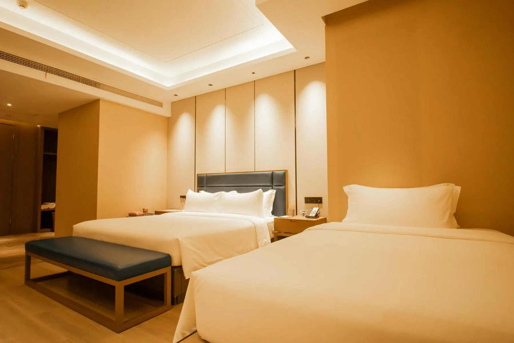Bed in DongHu Resort Hotel