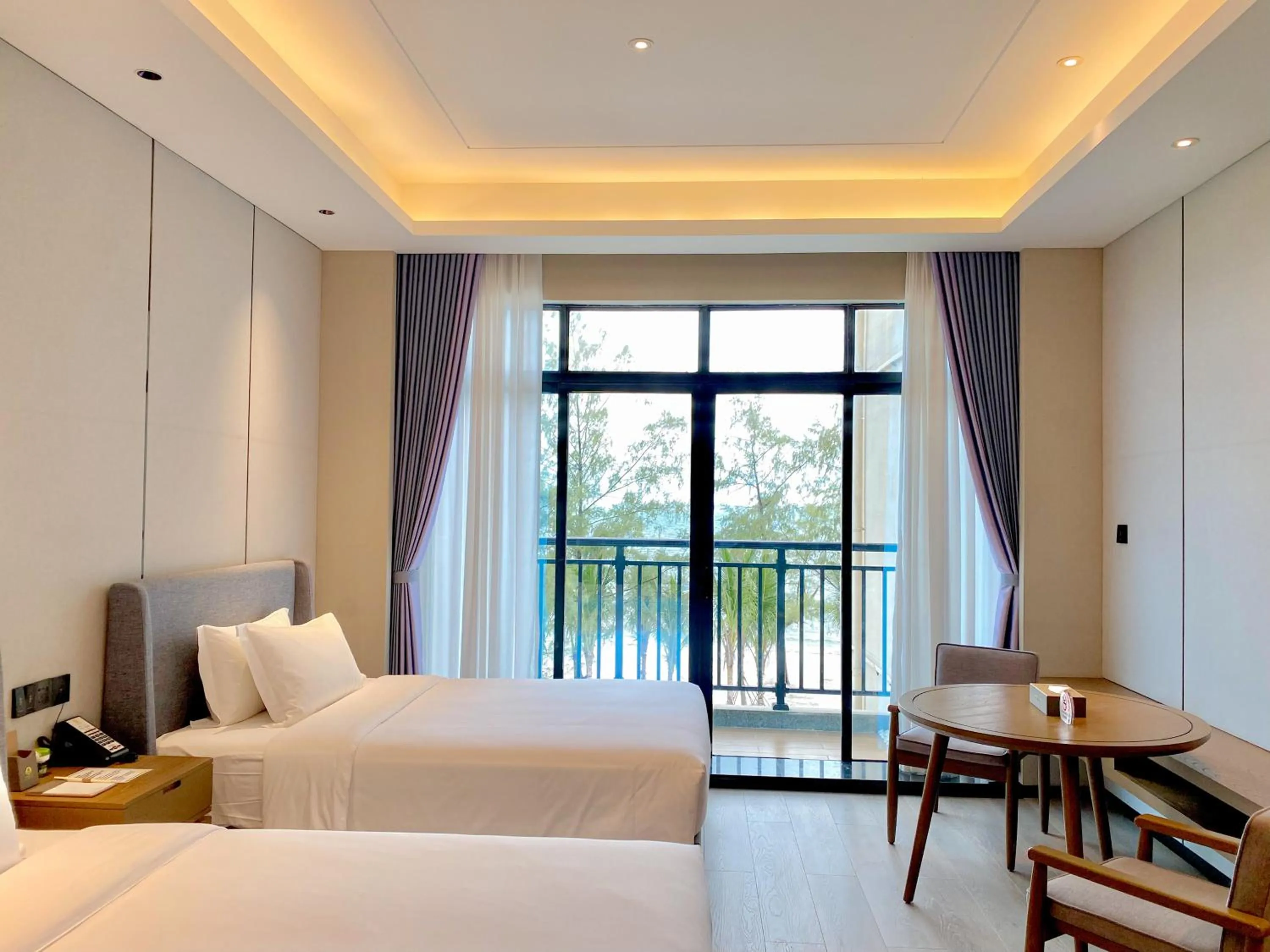 Photo of the whole room, Bed in DongHu Resort Hotel