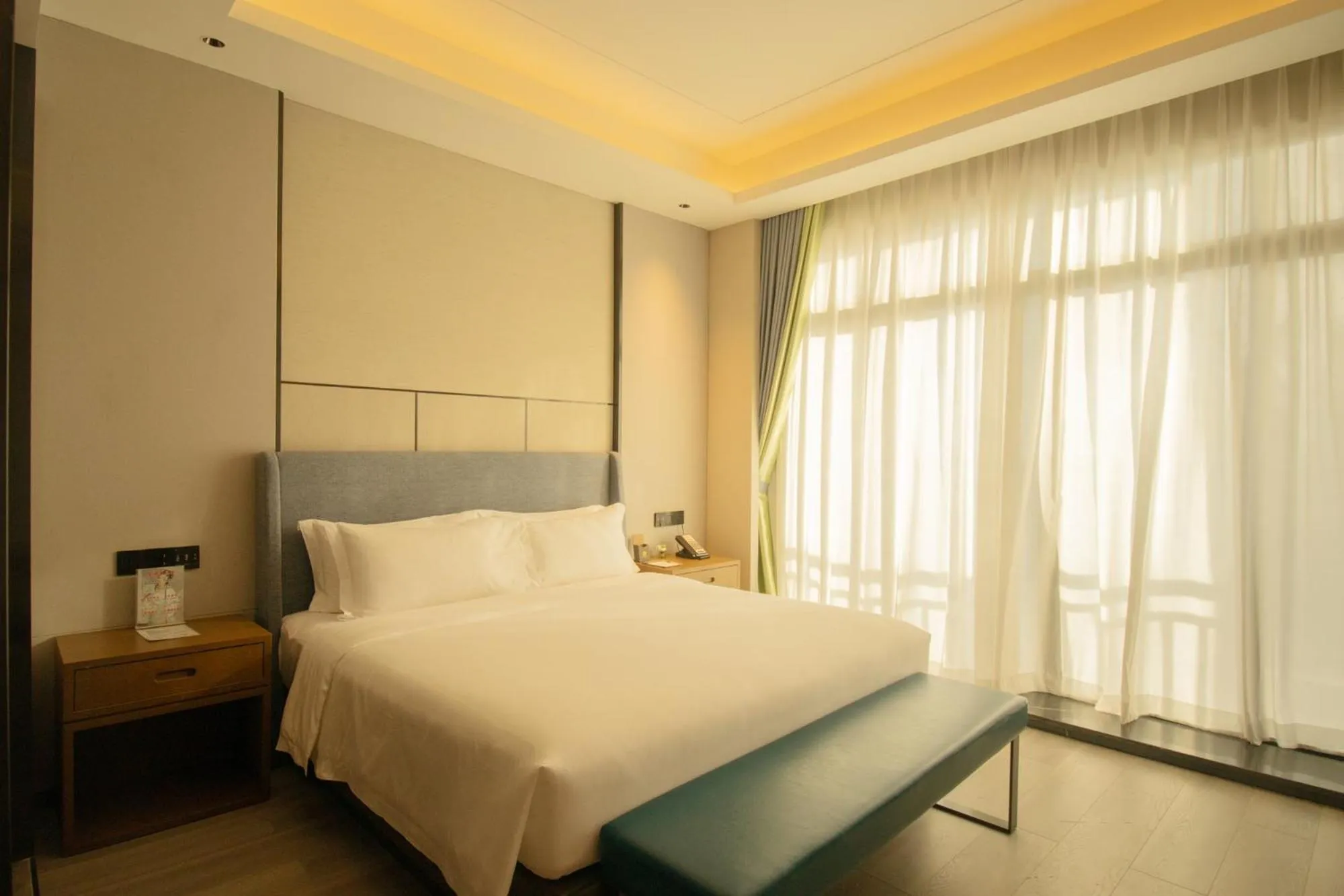 Bed in DongHu Resort Hotel