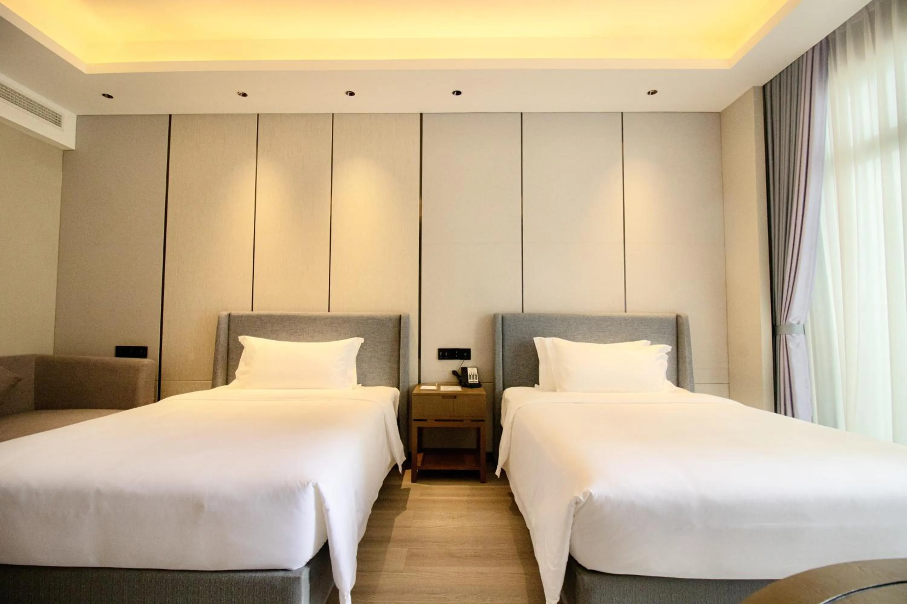 Bed in DongHu Resort Hotel