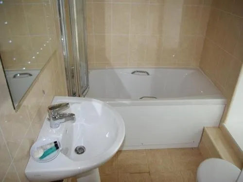 Bathroom in Porth Lodge