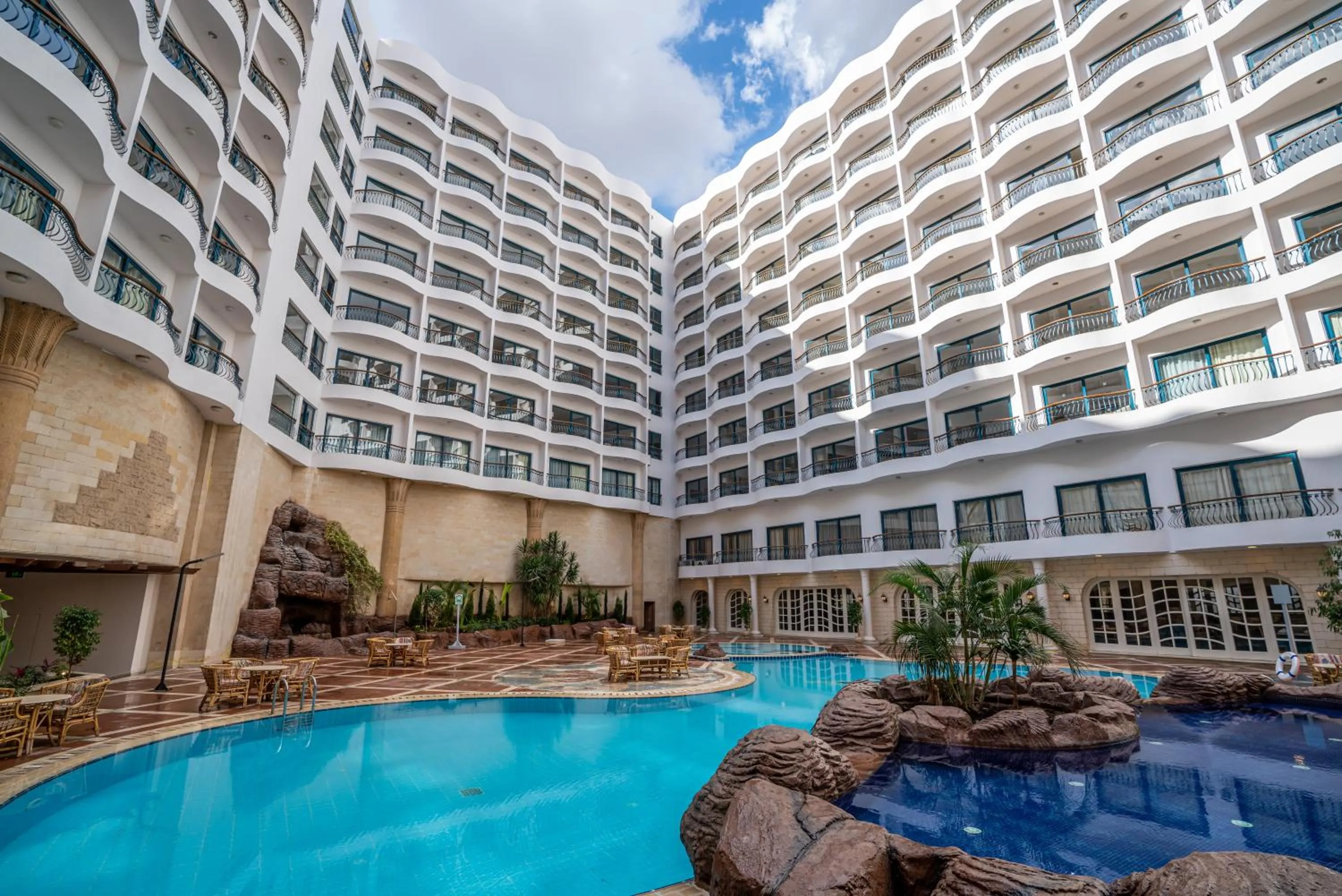 Swimming pool in Azal Pyramids Hotel