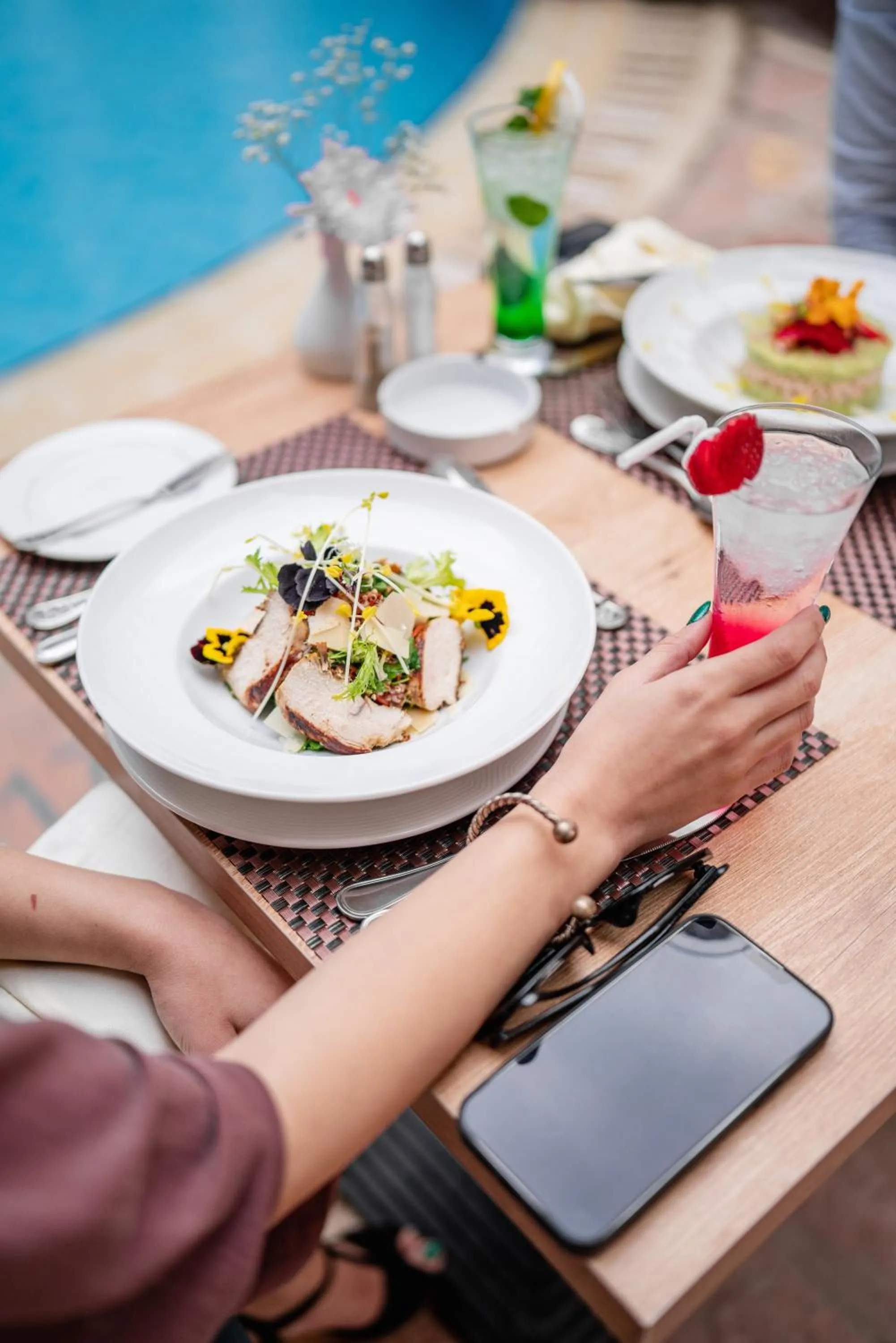 Restaurant/places to eat in Azal Pyramids Hotel