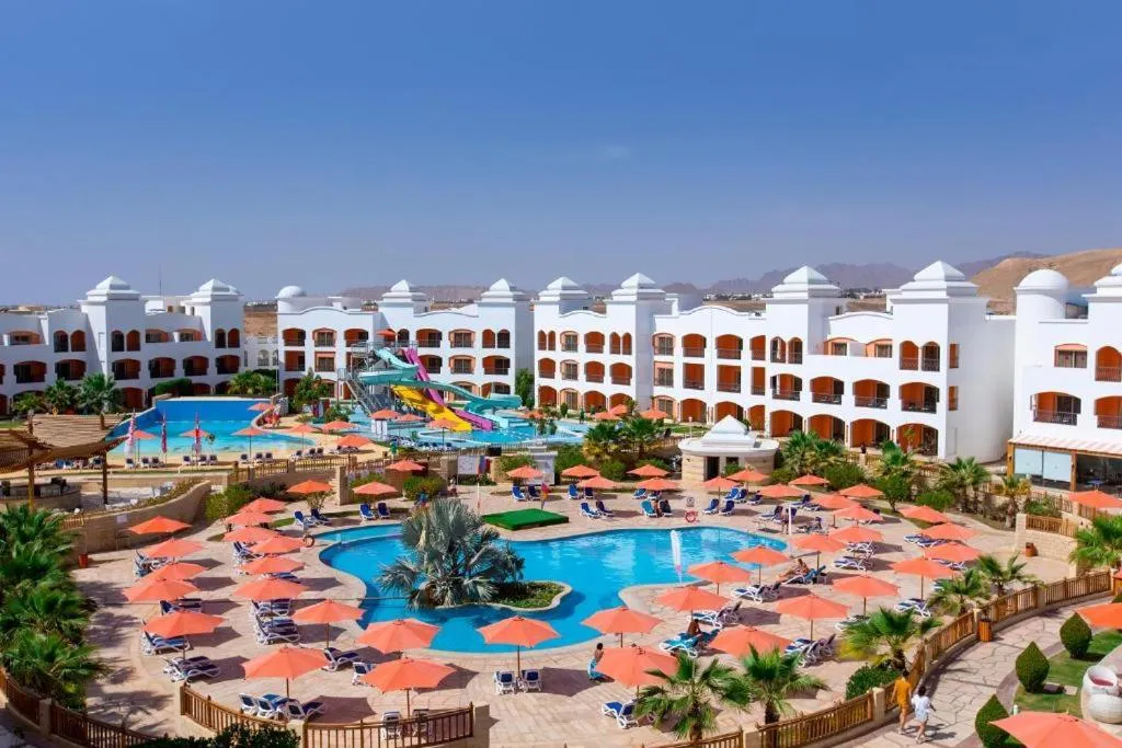 Swimming pool in Fun & Sun Naama Waves