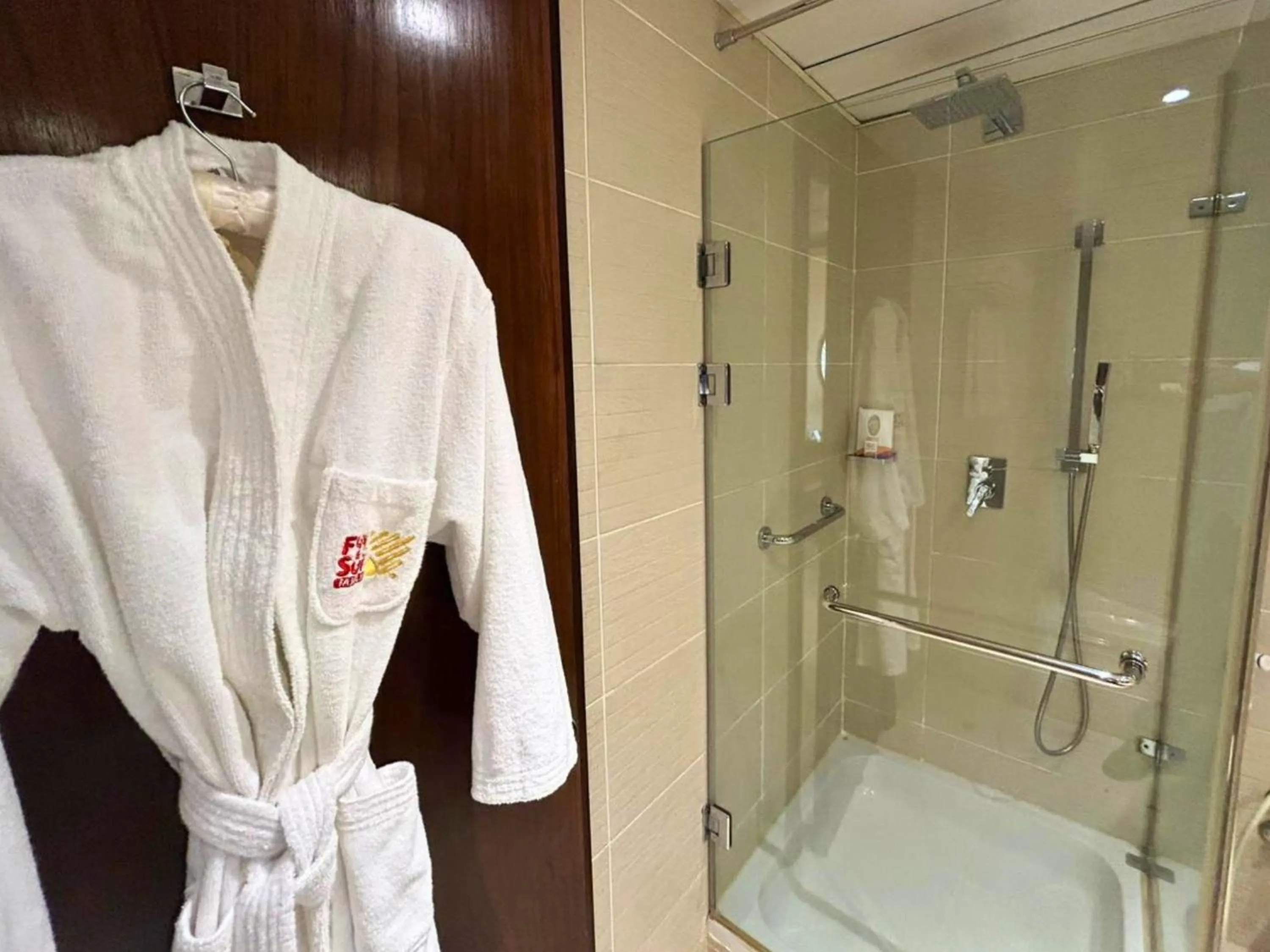 Shower in Fun & Sun Naama Waves