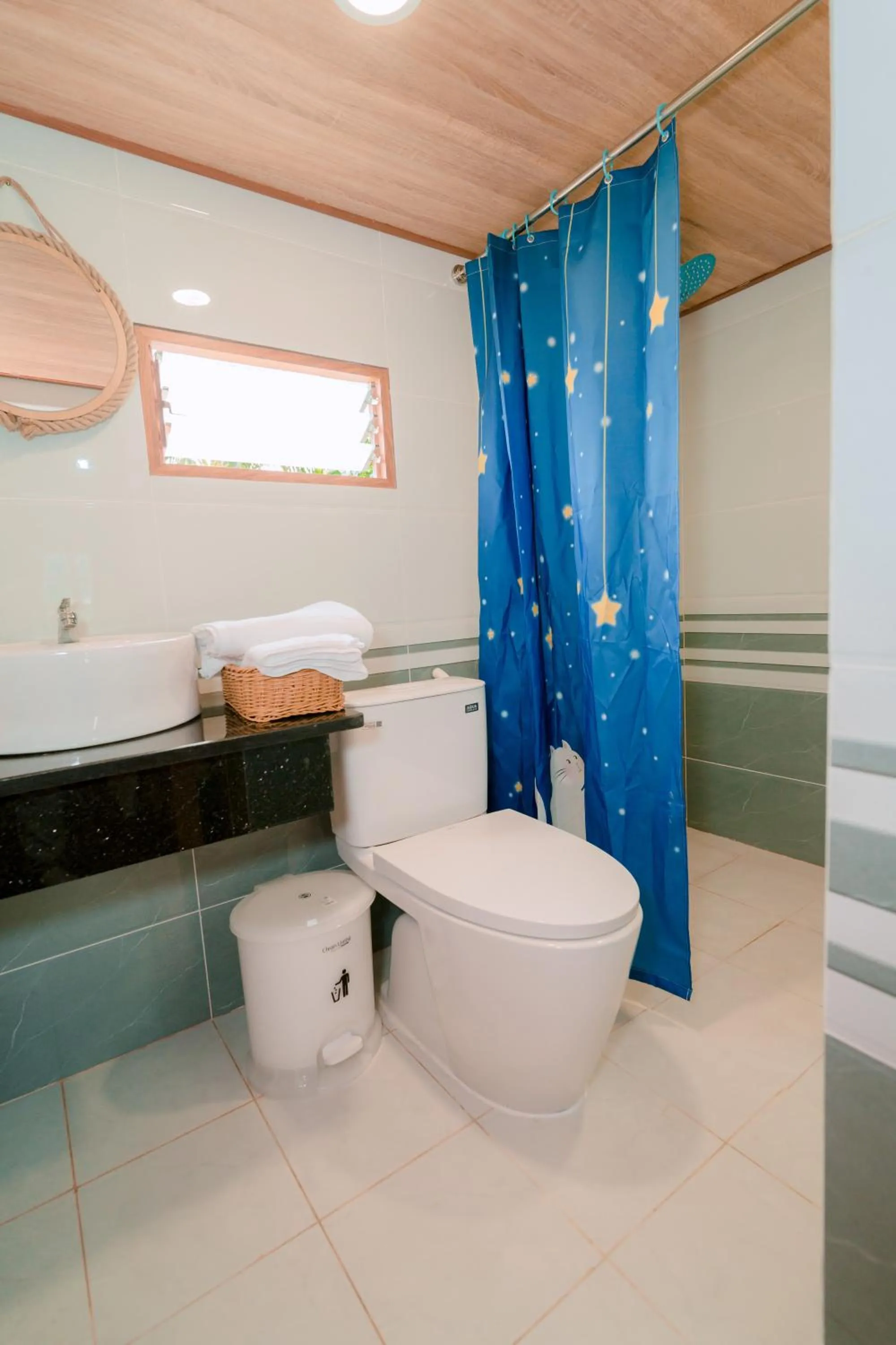 Toilet in Wooden Homestay LAGI