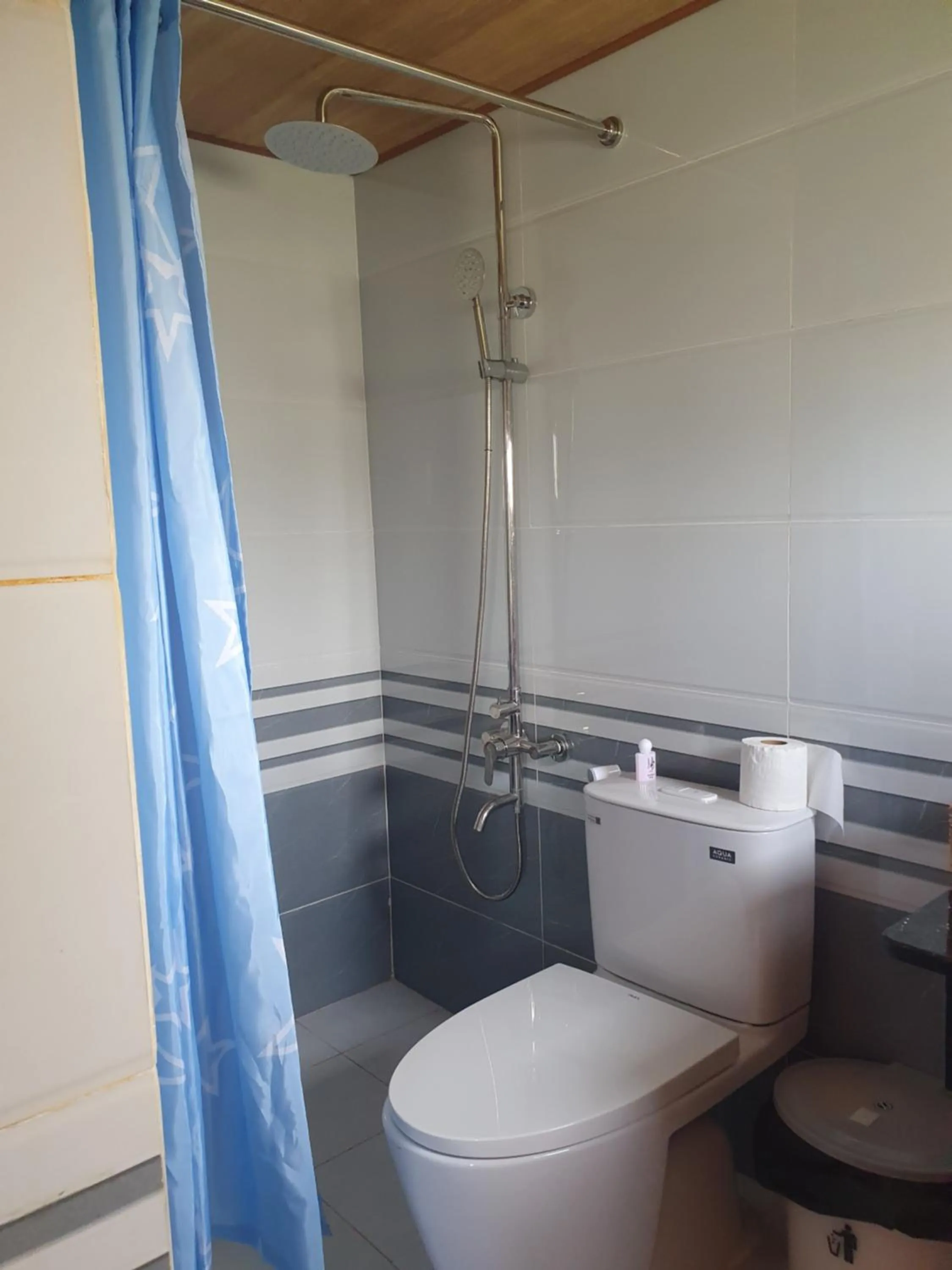 Bathroom in Wooden Homestay LAGI