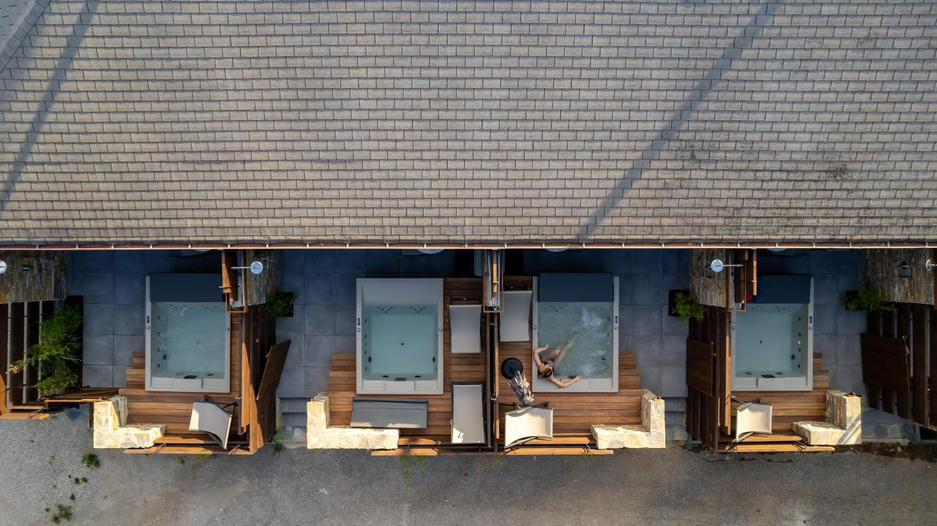 Bath in Sylvia Camping & Luxury Suites, Panel Hospitality Homes & Villas