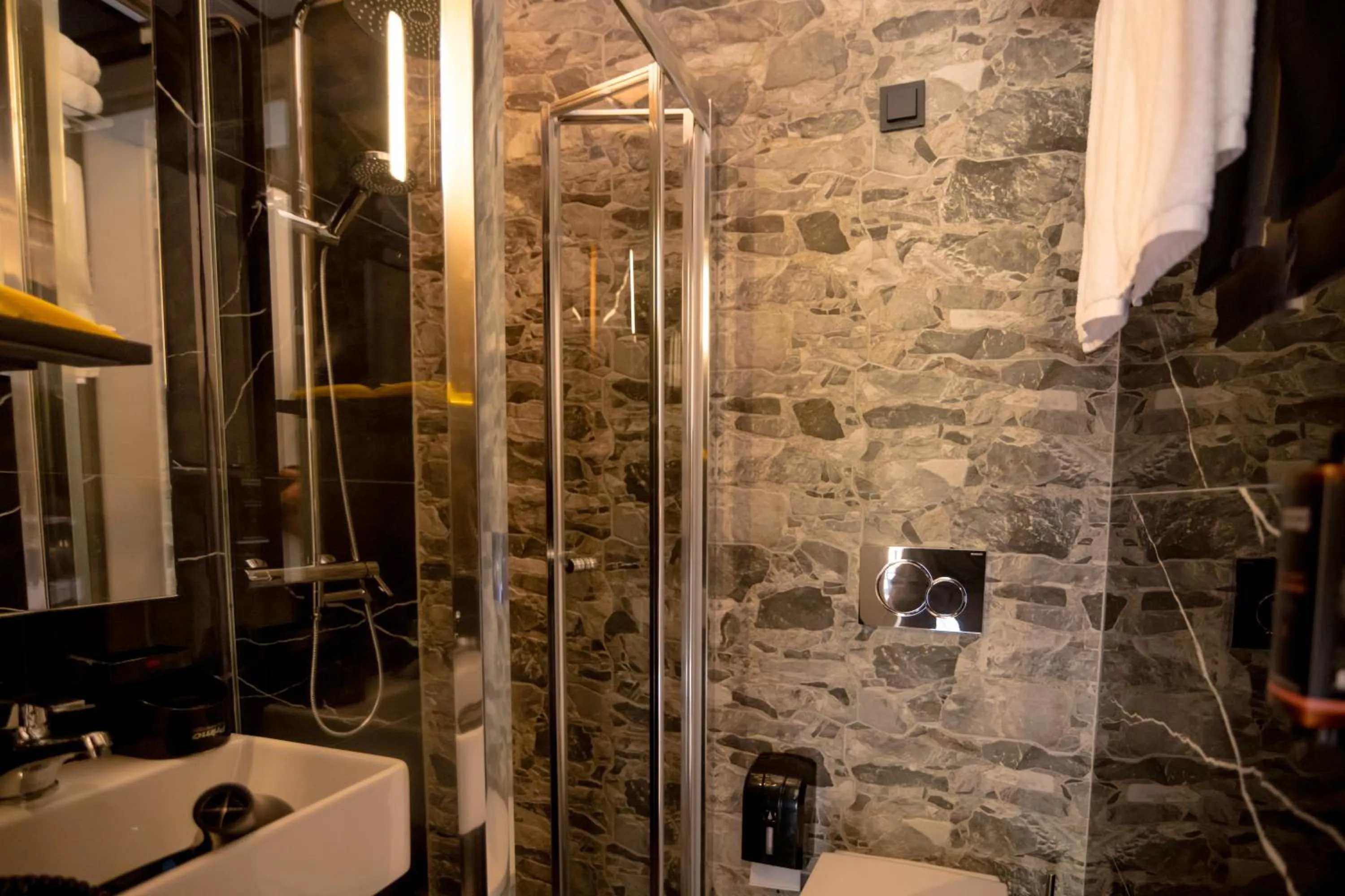 Sylvia Camping & Luxury Suites, Panel Hospitality Homes & Villas