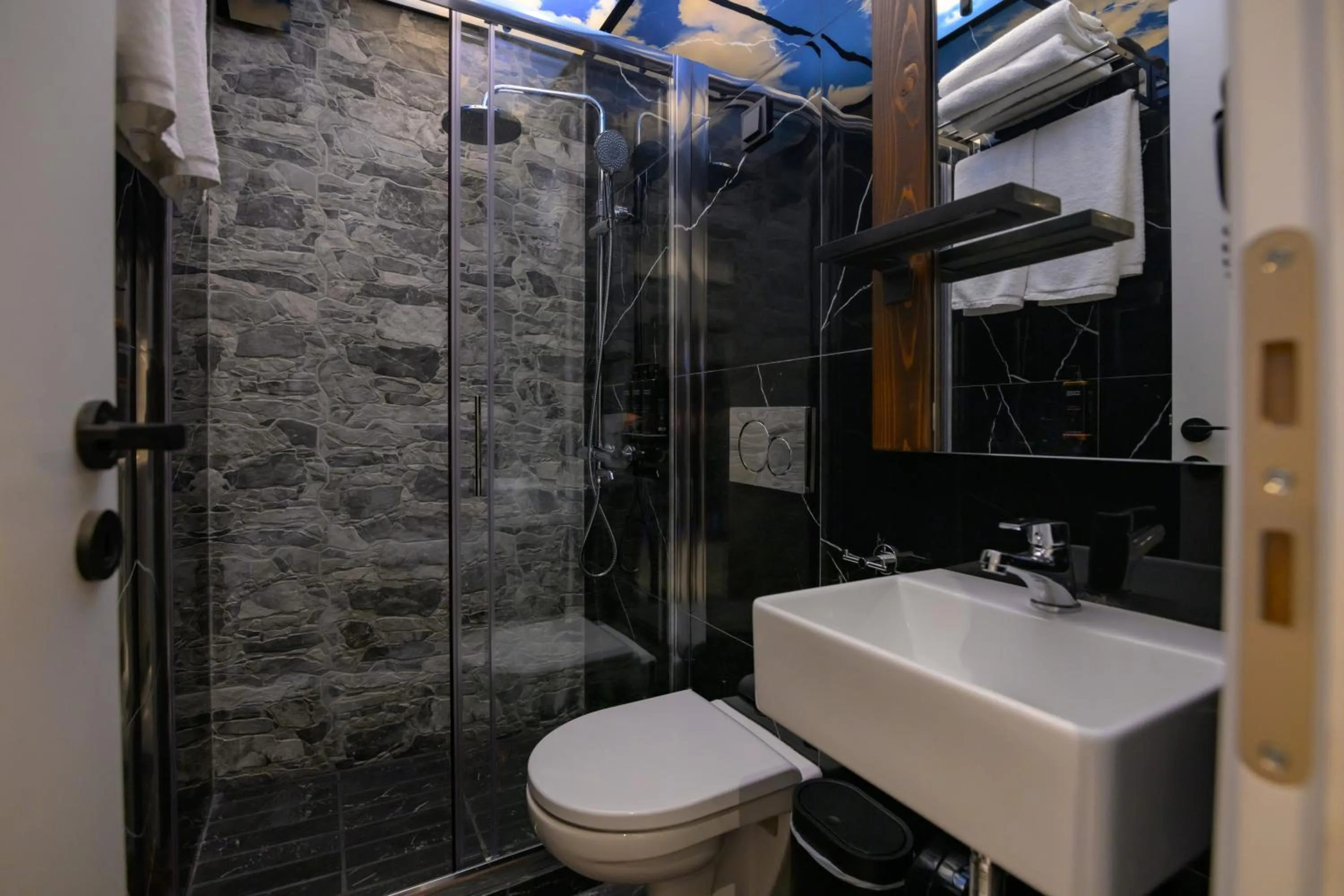 Sylvia Camping & Luxury Suites, Panel Hospitality Homes & Villas