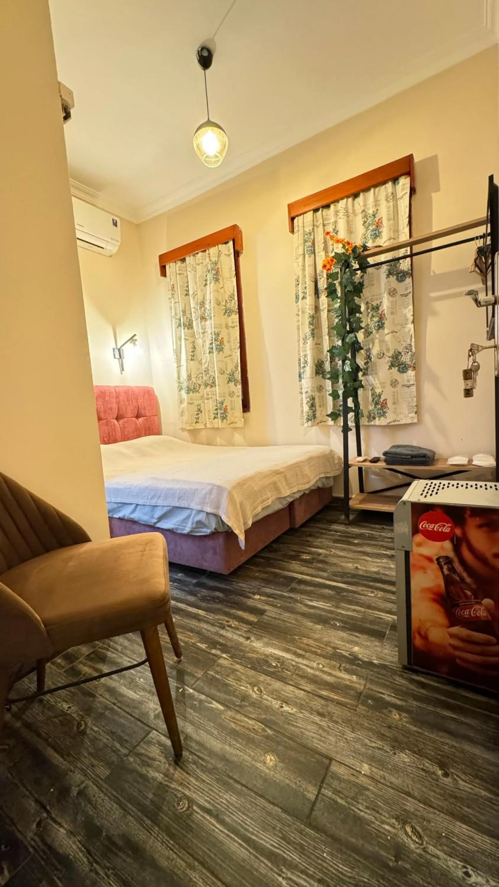 Bed in Callisto Pub & Kitchen & Hotel