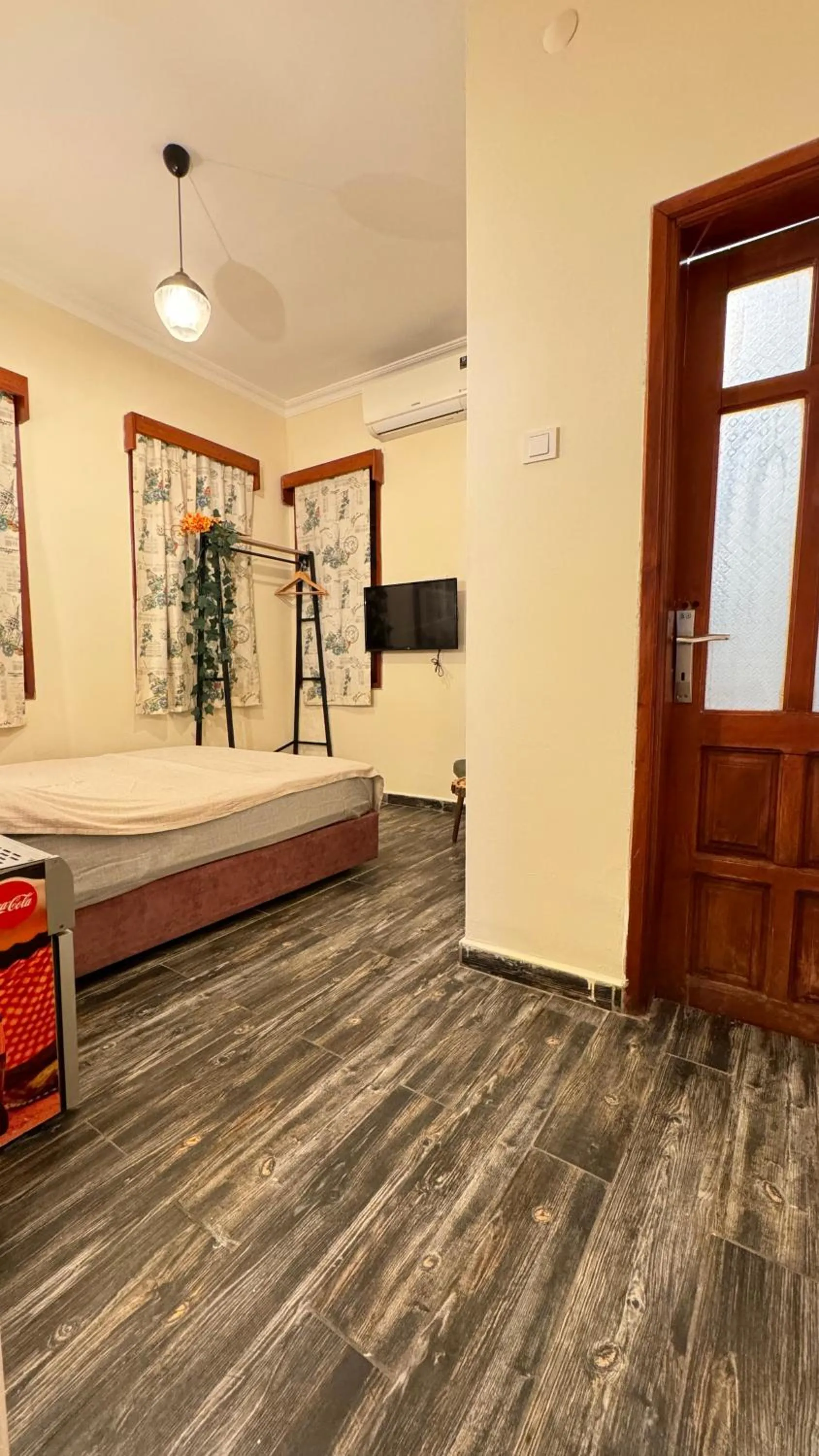 Bed in Callisto Pub & Kitchen & Hotel