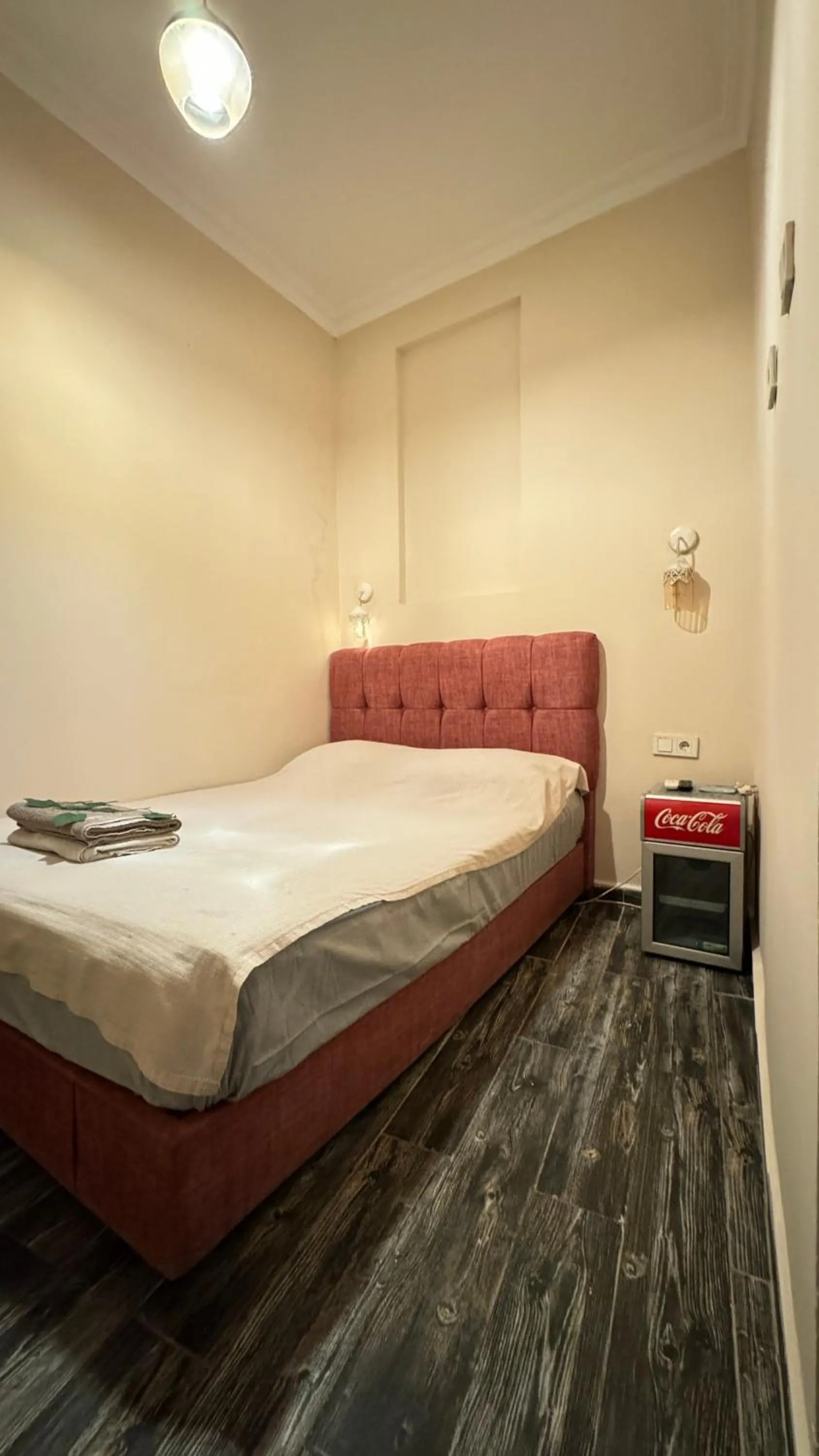 Bed in Callisto Pub & Kitchen & Hotel