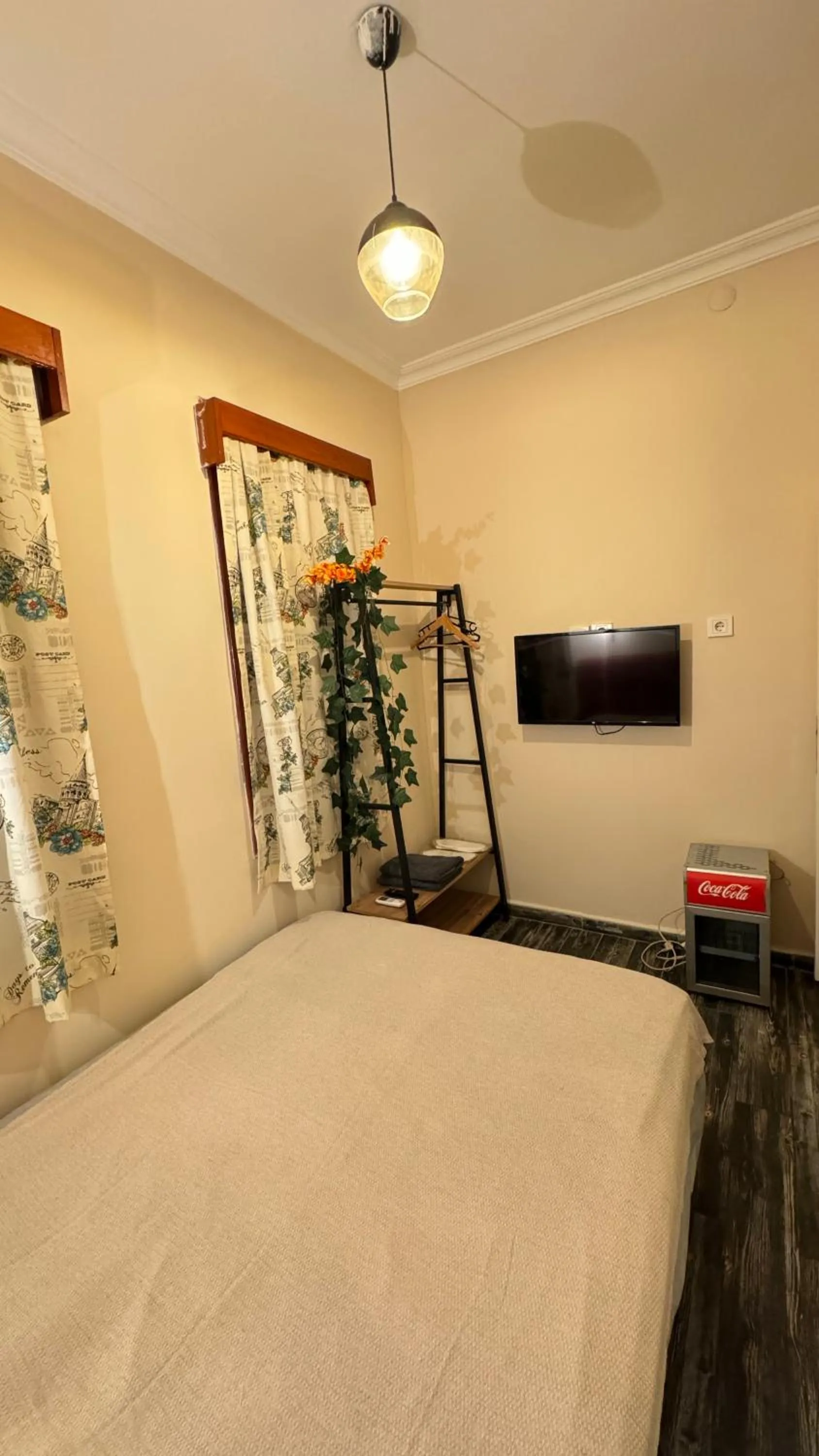 Bed in Callisto Pub & Kitchen & Hotel