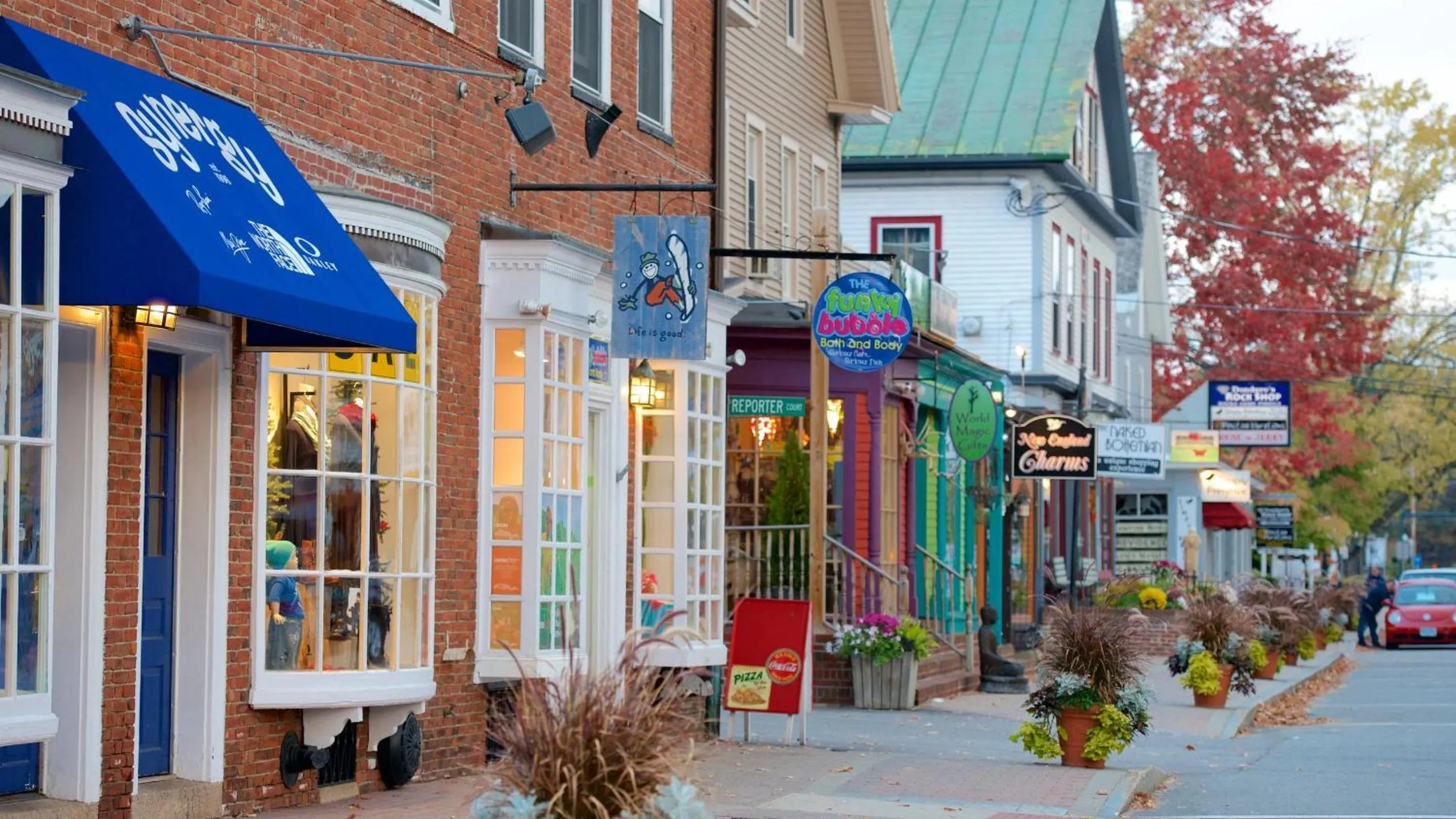 The Aurora Inn & Cottages
