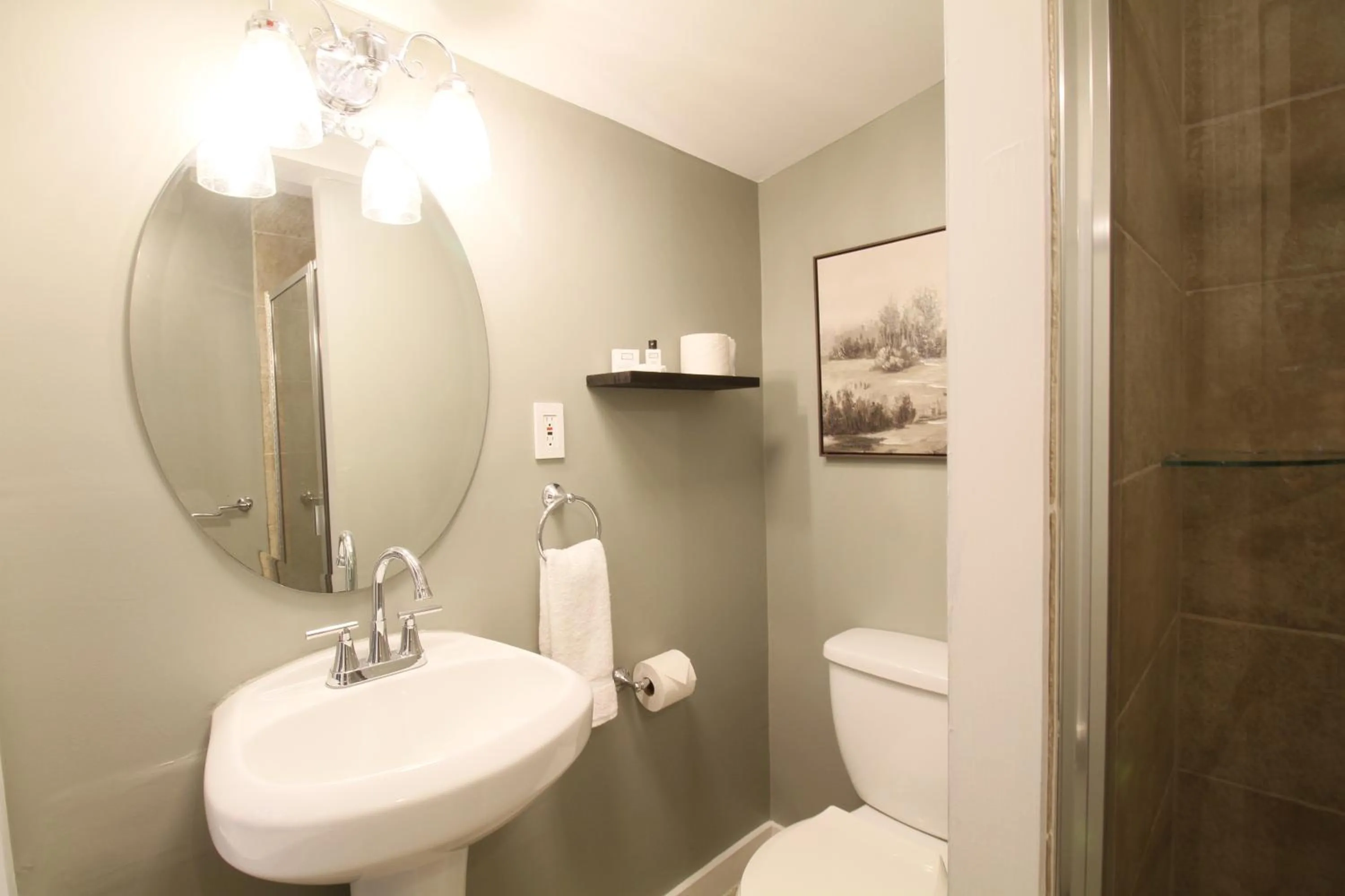 The Aurora Inn & Cottages