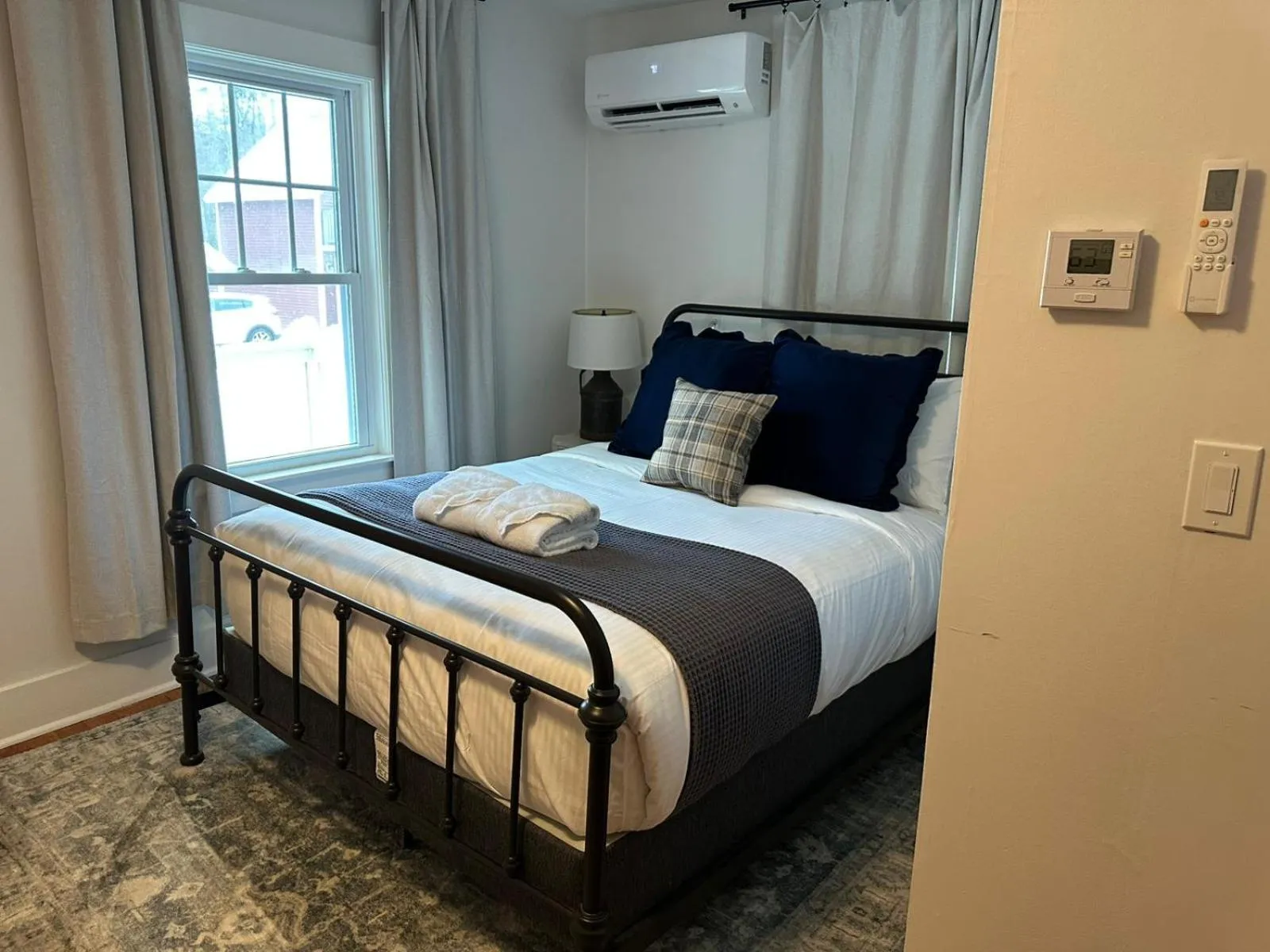 Bed in The Aurora Inn & Cottages