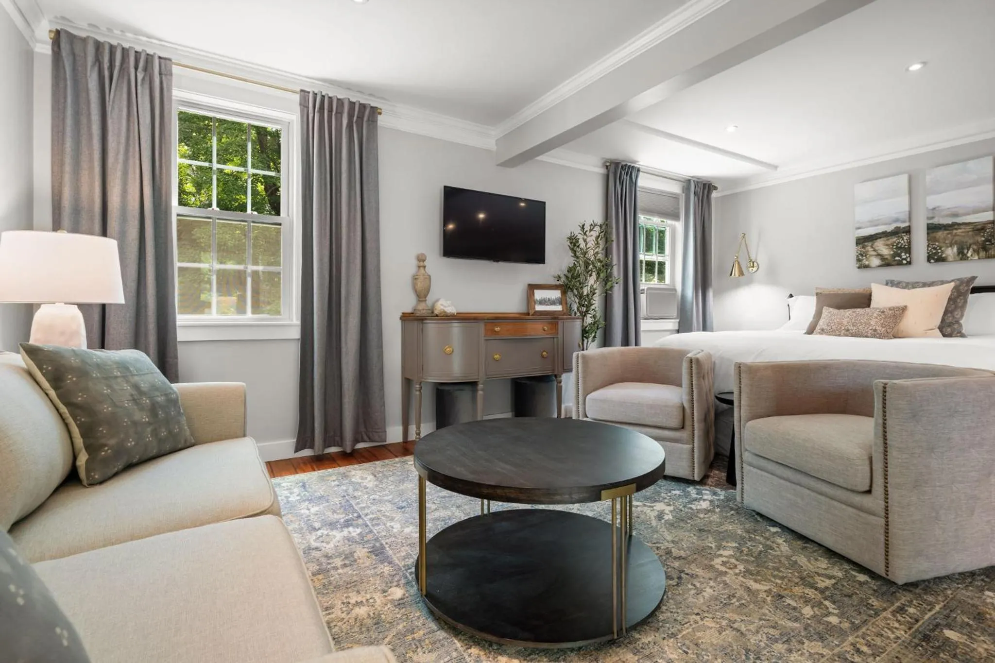 The Aurora Inn & Cottages