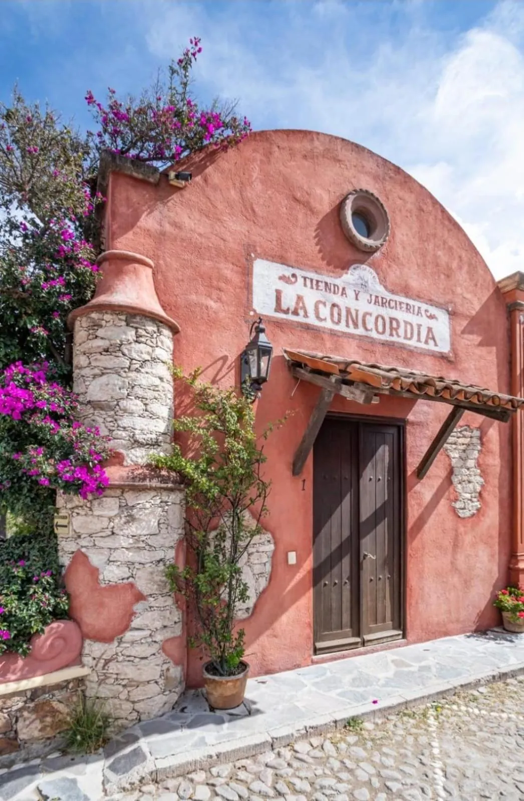 Property building in Centenario Los Arroyitos