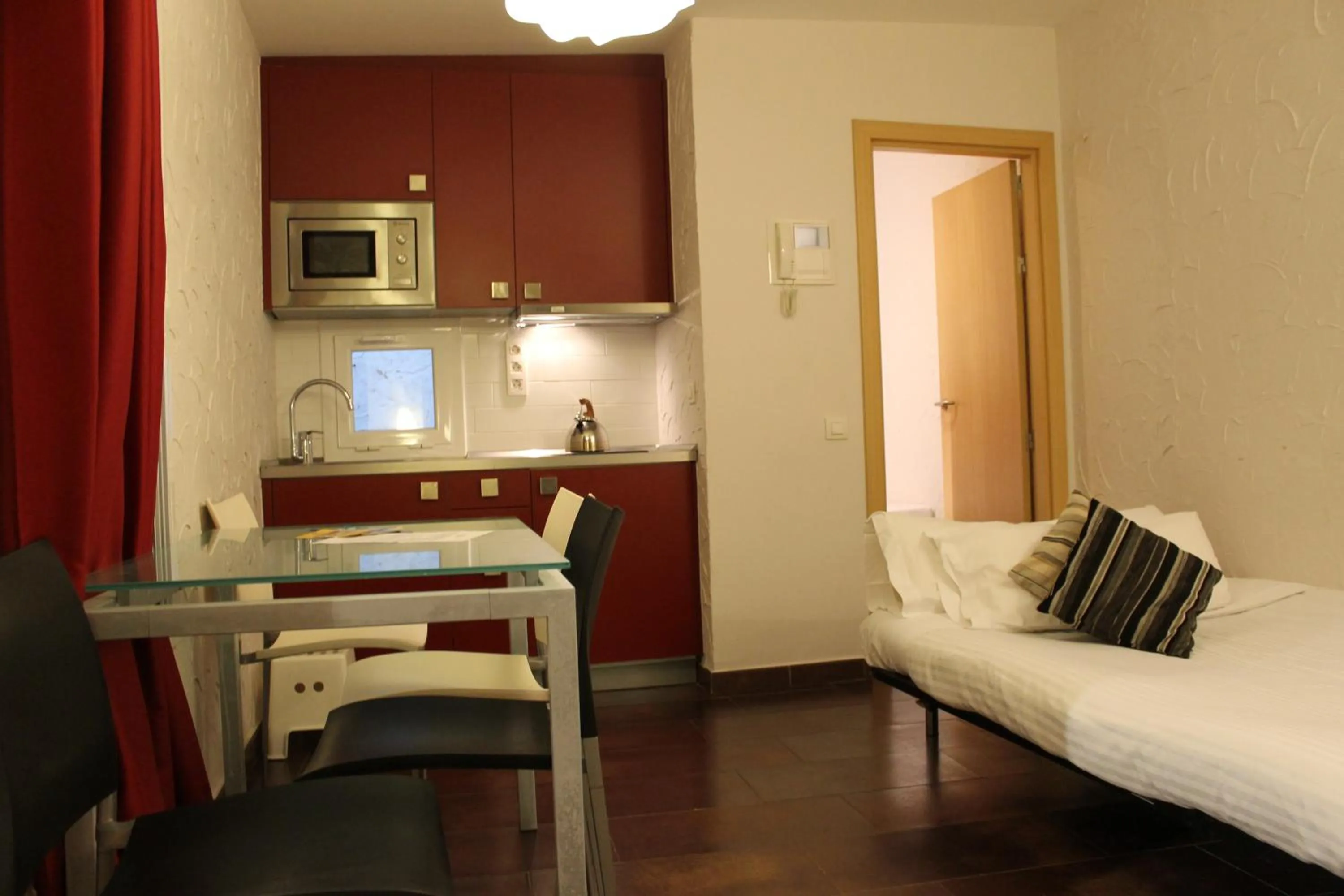 Kitchen or kitchenette in Apartaments Ciutat Vella