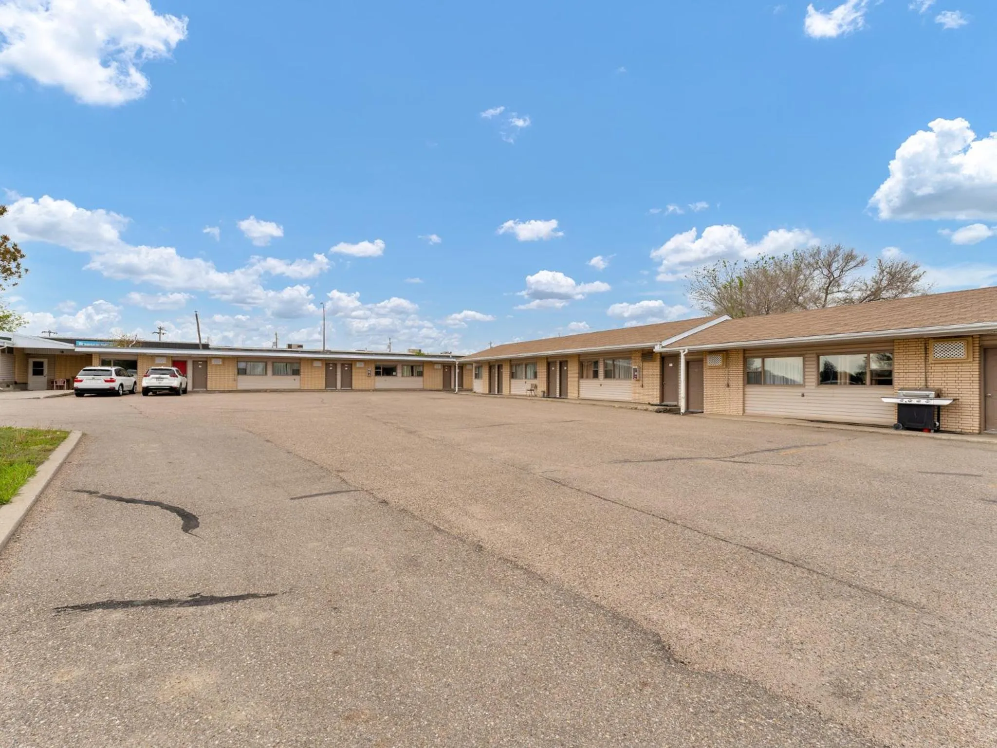 Property building in Ranchmen Motel