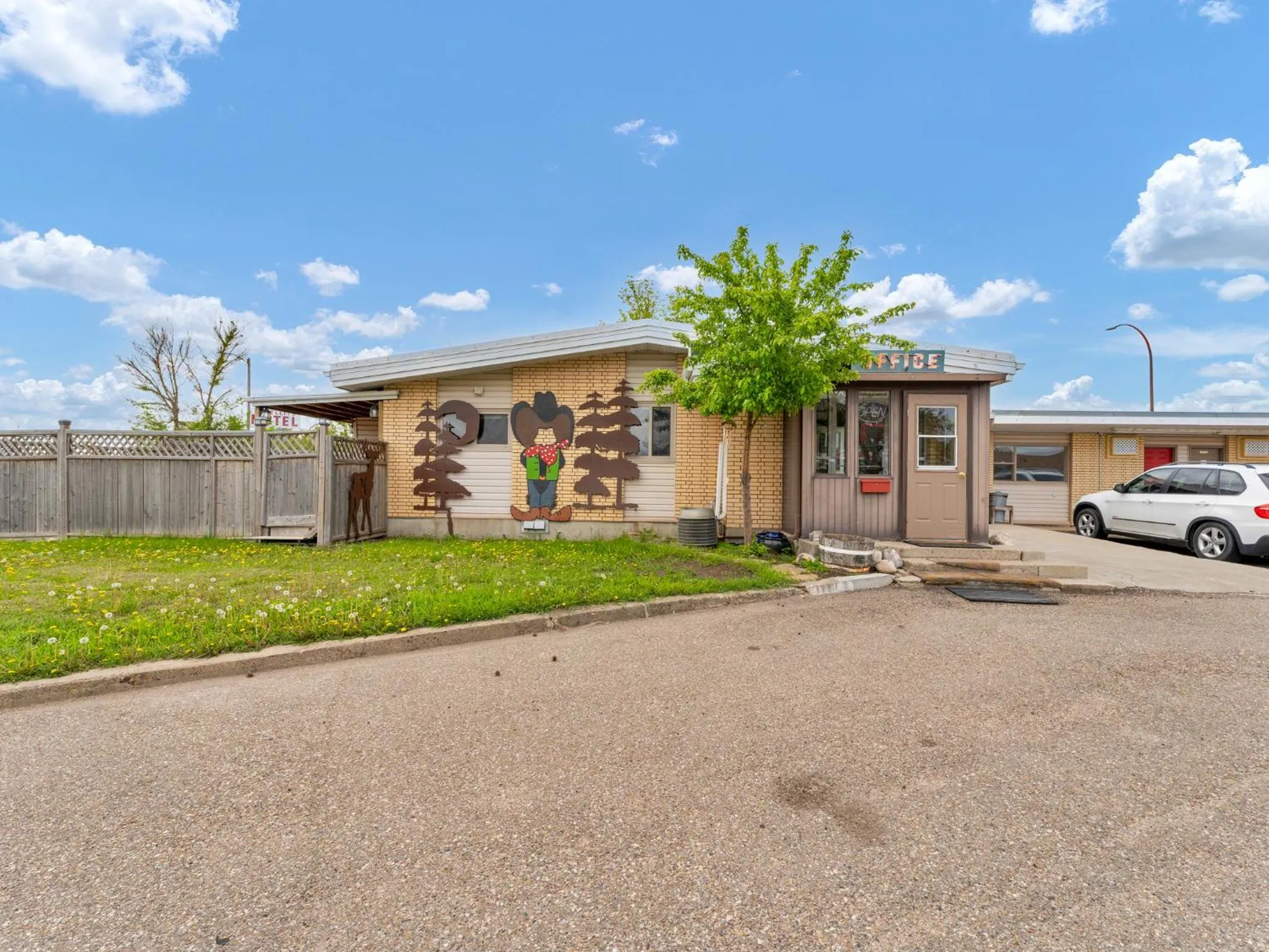 Property building in Ranchmen Motel