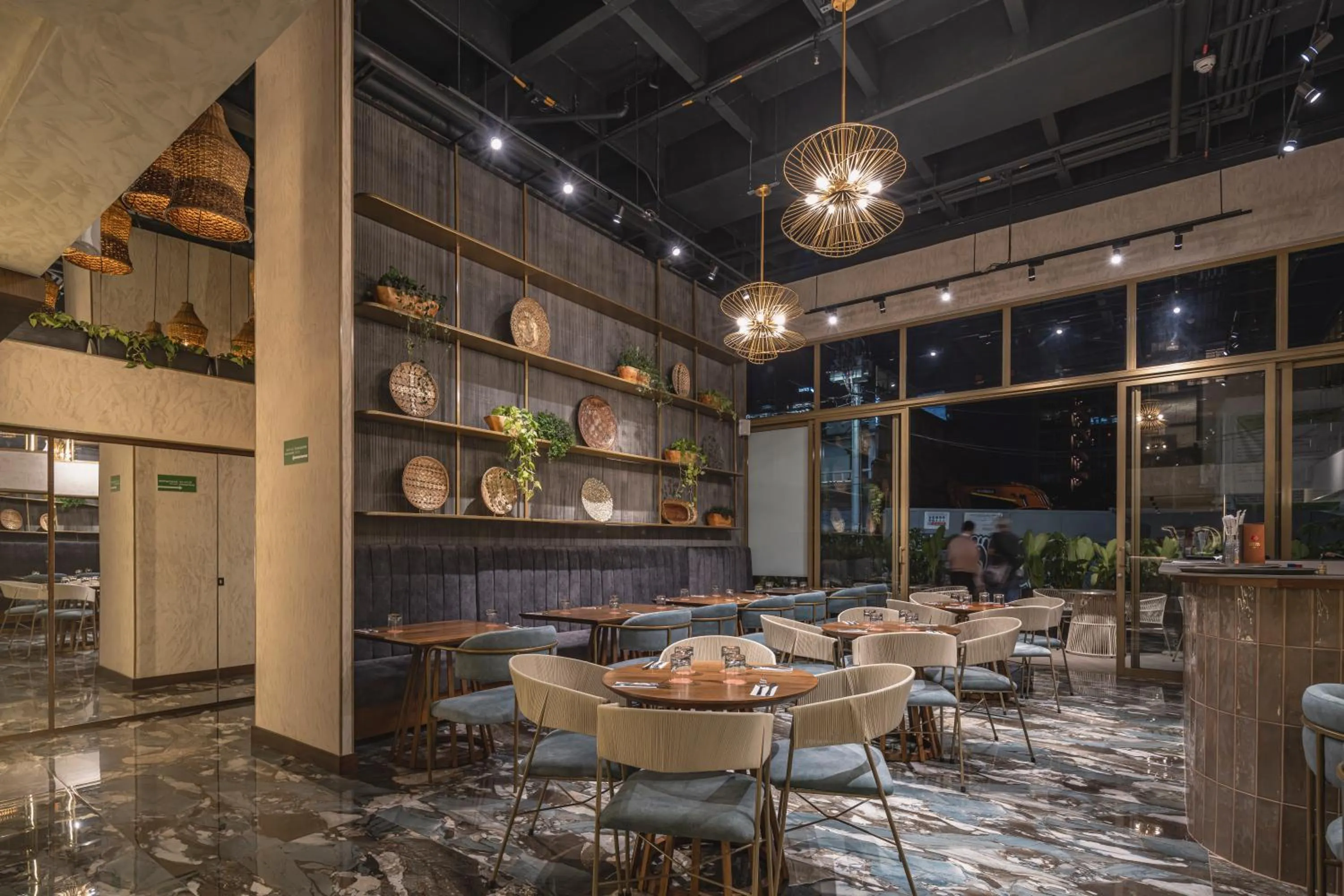 Restaurant/places to eat in Golden Valley Hotel