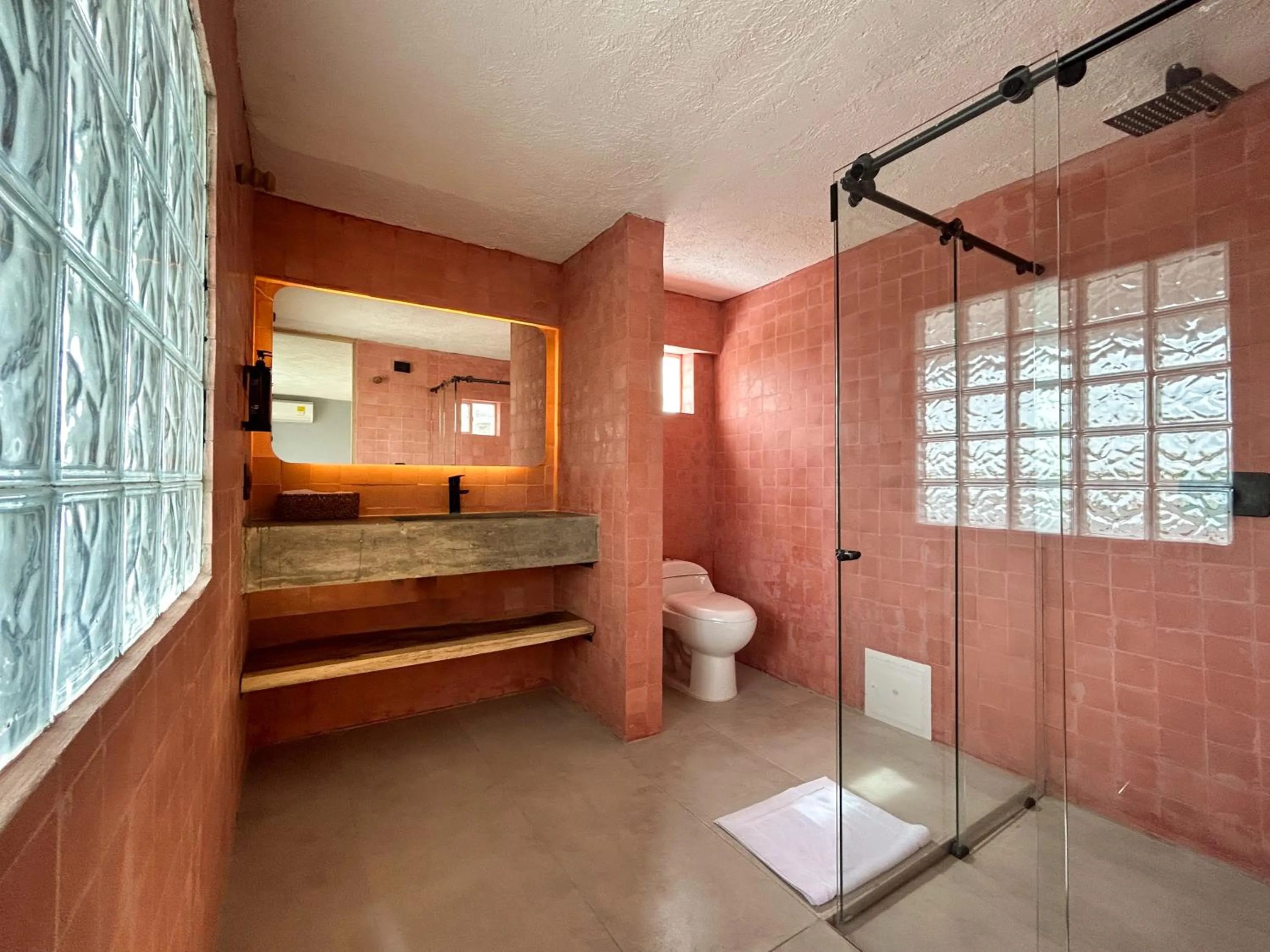 Shower in Mood Matuna Hotel Cartagena