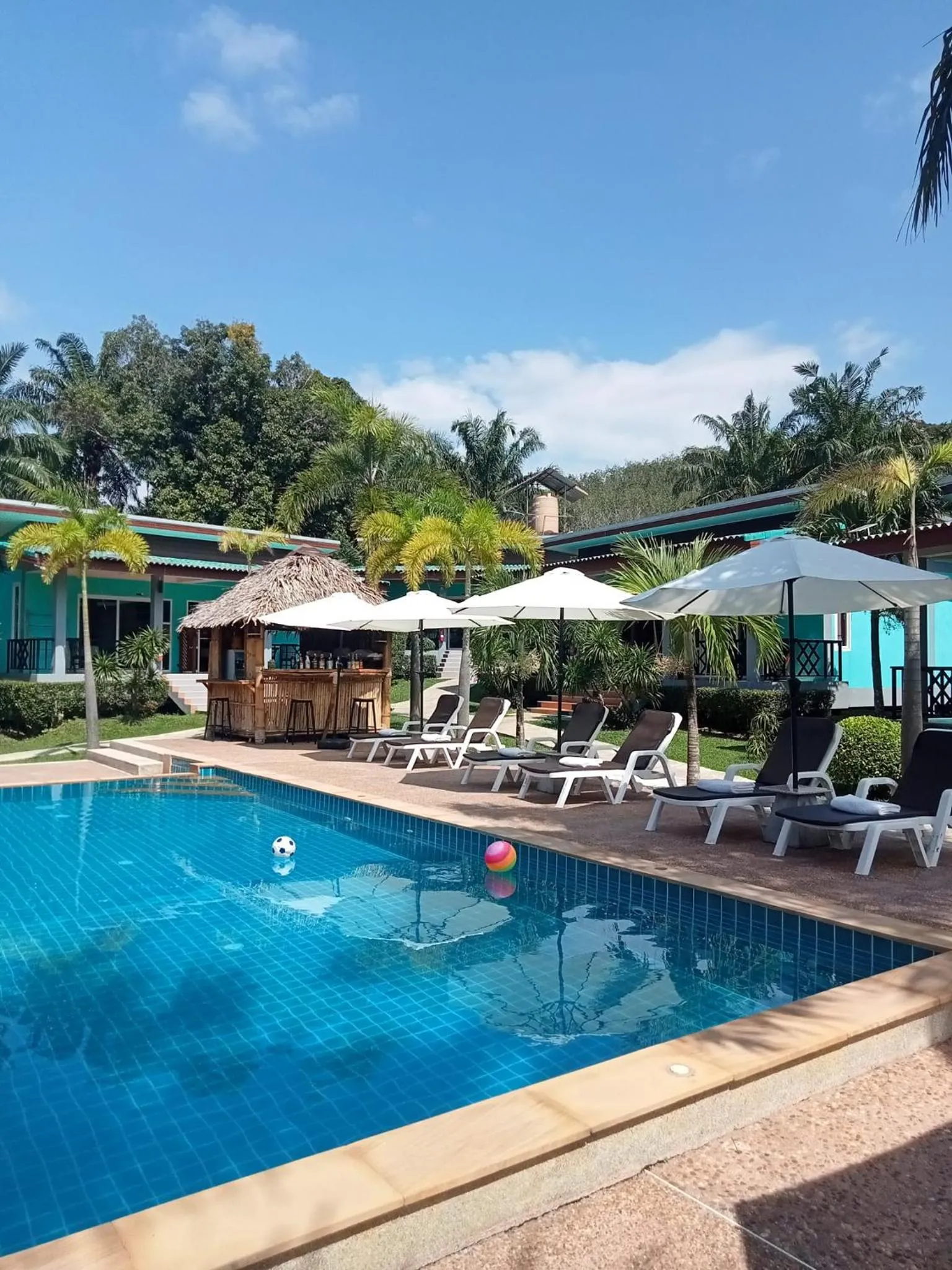 Swimming pool in Tum Mai Kaew Lanta Resort