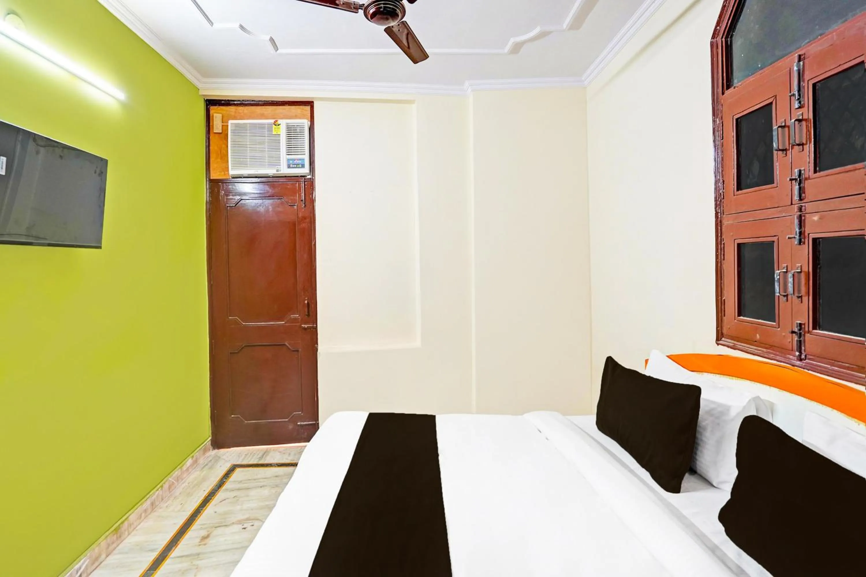 Bedroom, Bed in Super Hotel O JPS Lux