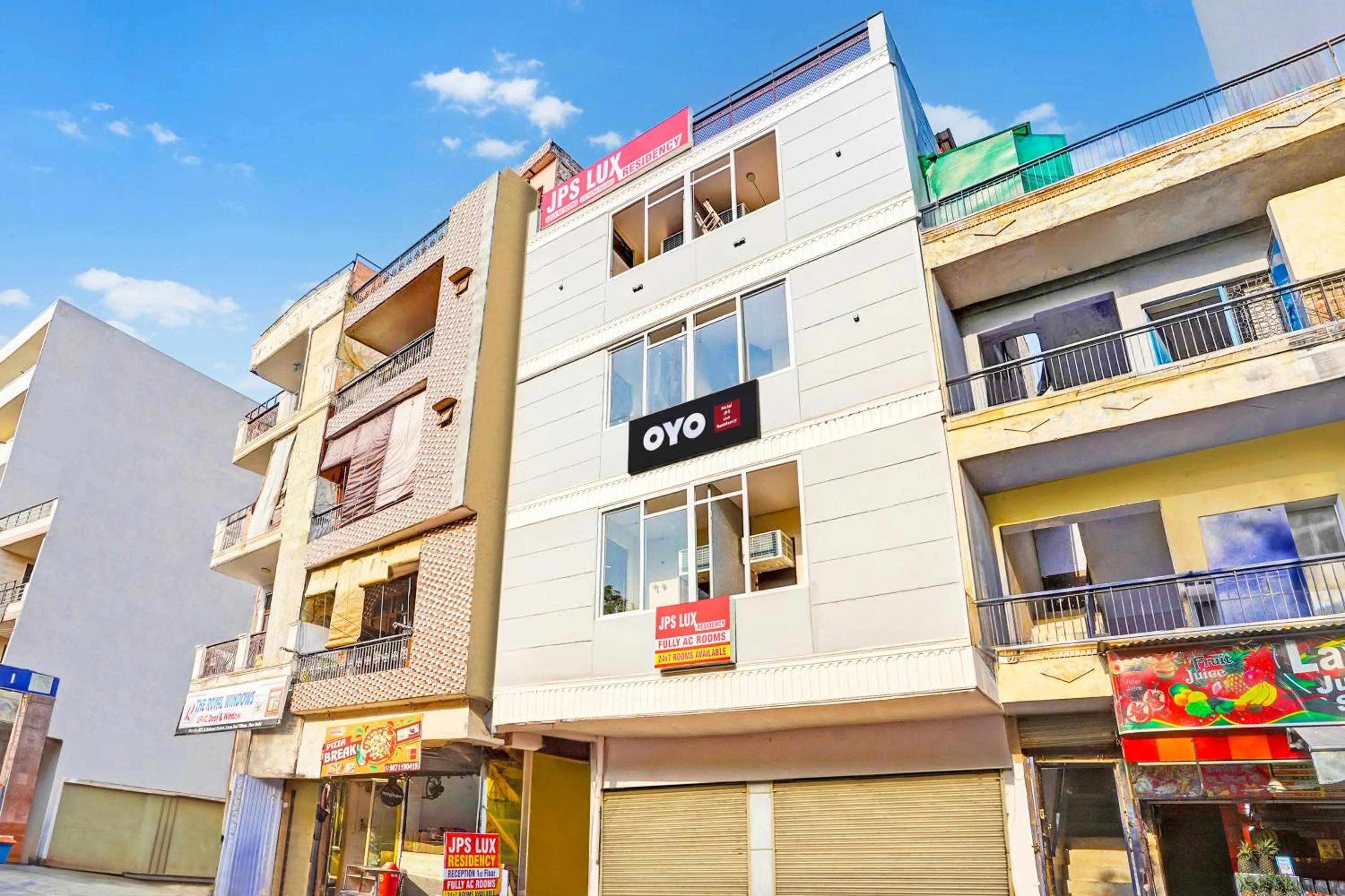 Facade/entrance in Super Hotel O JPS Lux