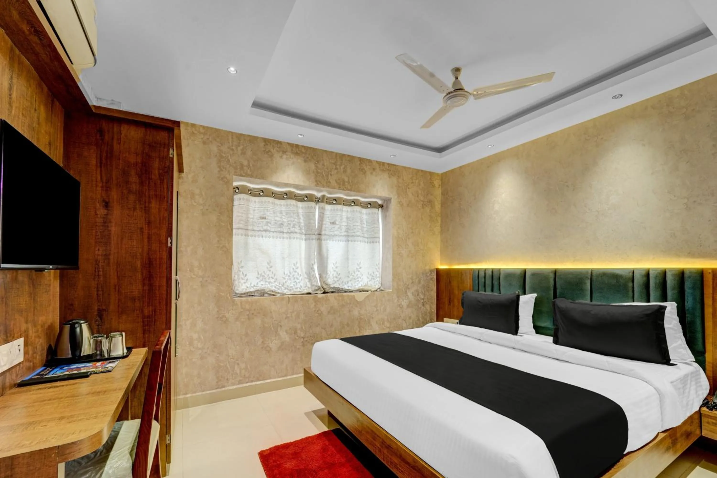 Bedroom, Bed in Super Townhouse La Vista