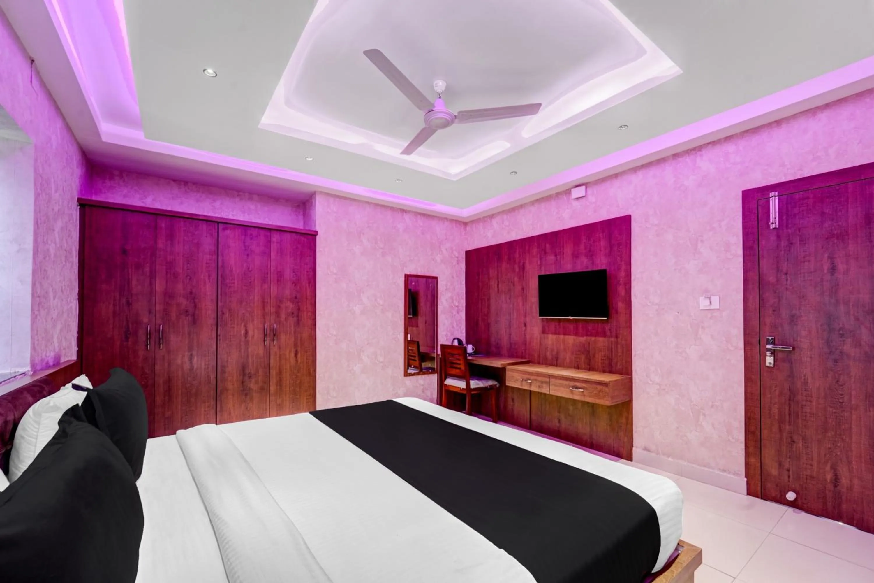 Bedroom, Bed in Super Townhouse La Vista