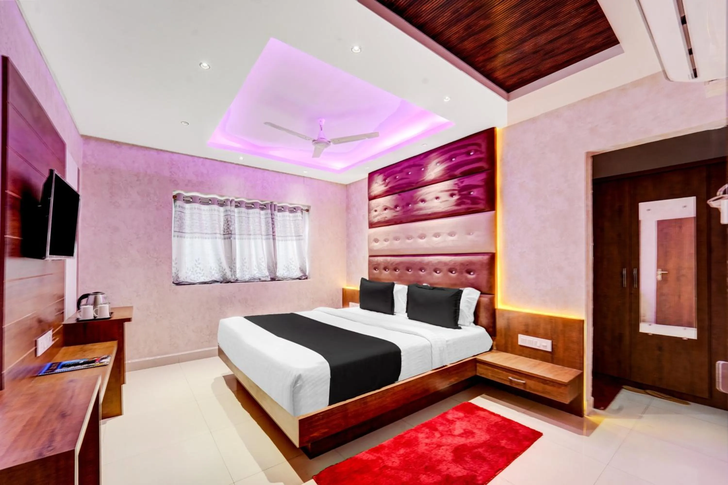 Bedroom, Bed in Super Townhouse La Vista