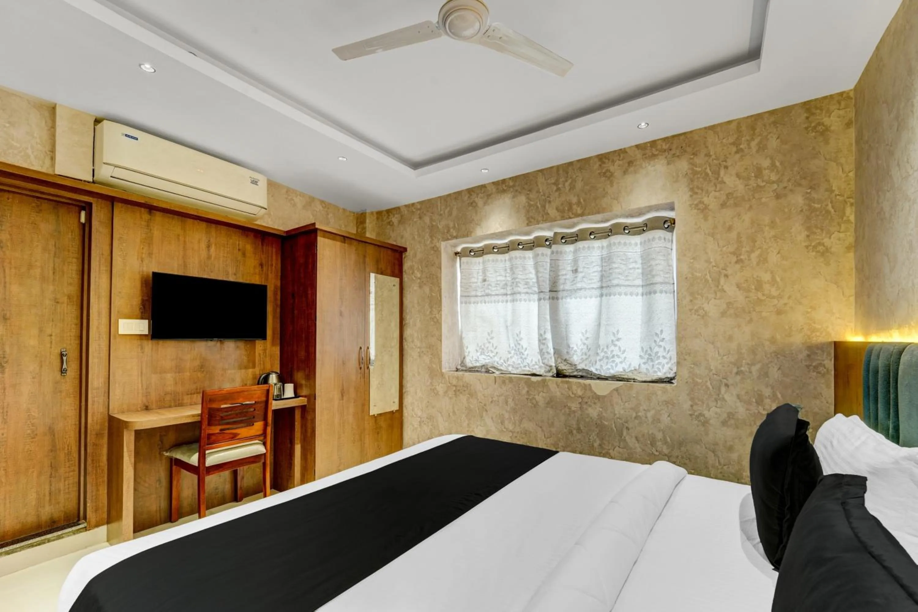 Bedroom, Bed in Super Townhouse La Vista