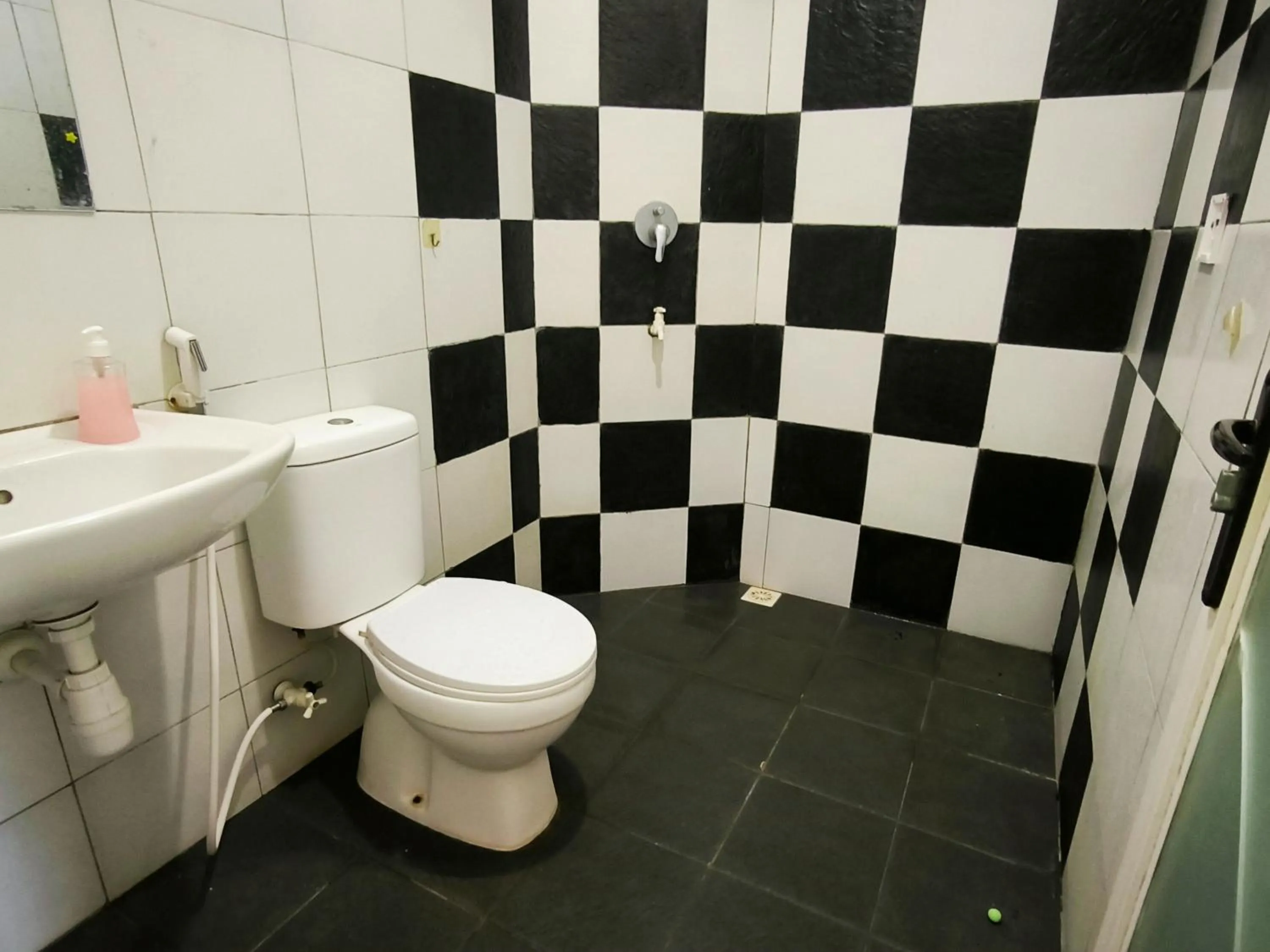 New Bandengan Beach Hotel