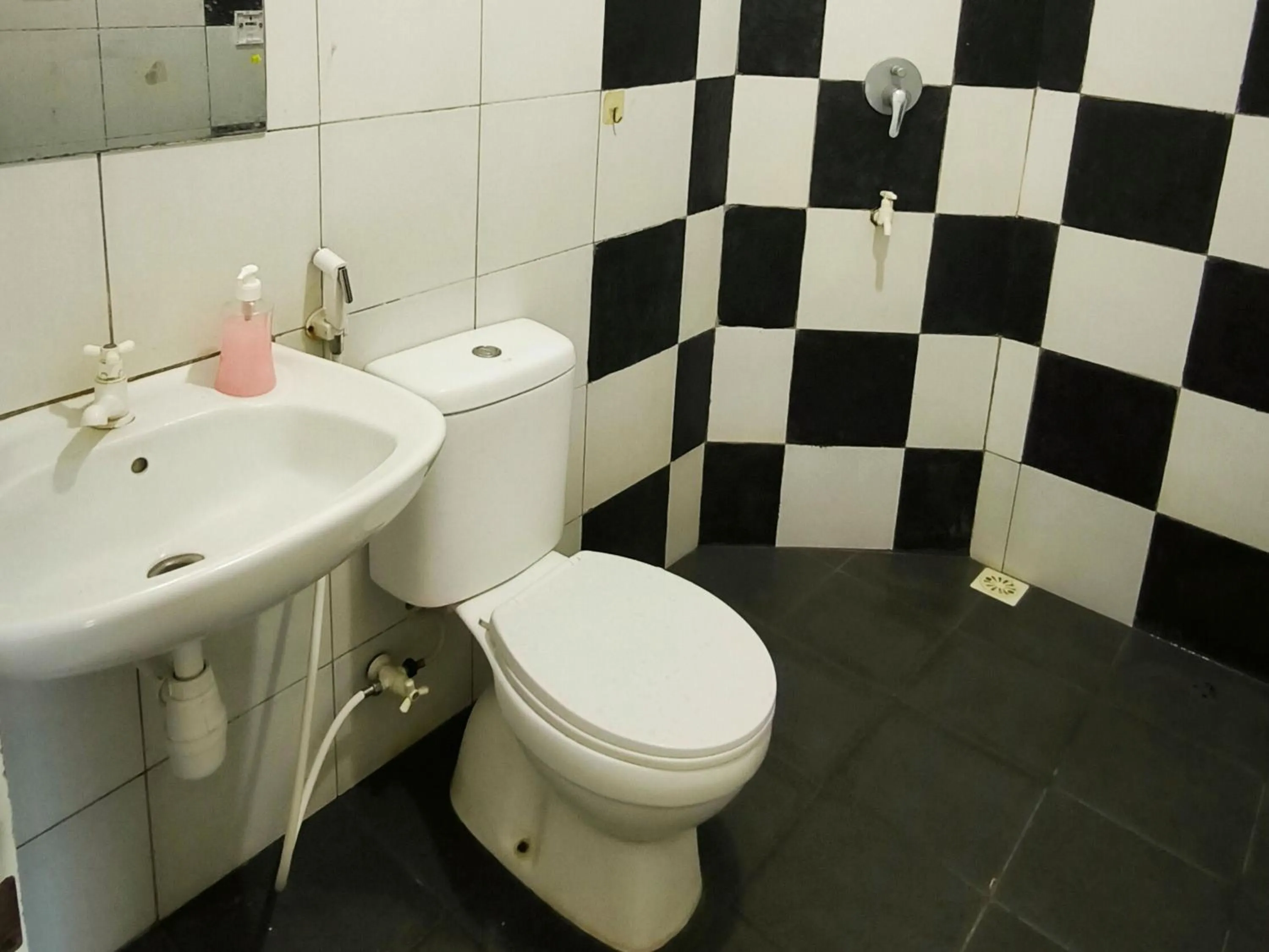 New Bandengan Beach Hotel